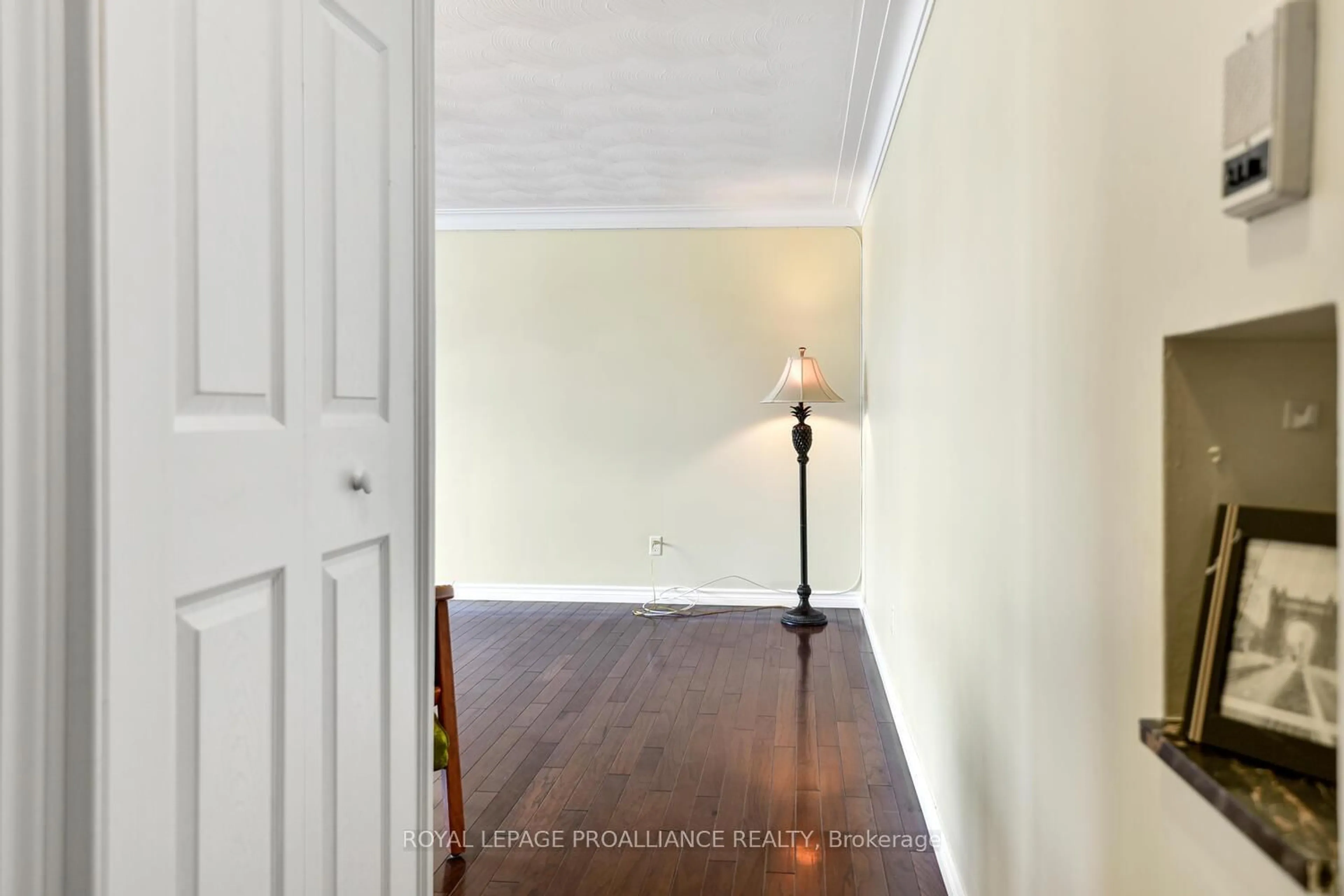 Indoor entryway for 167 Pearl St #11, Brockville Ontario K6V 1R5