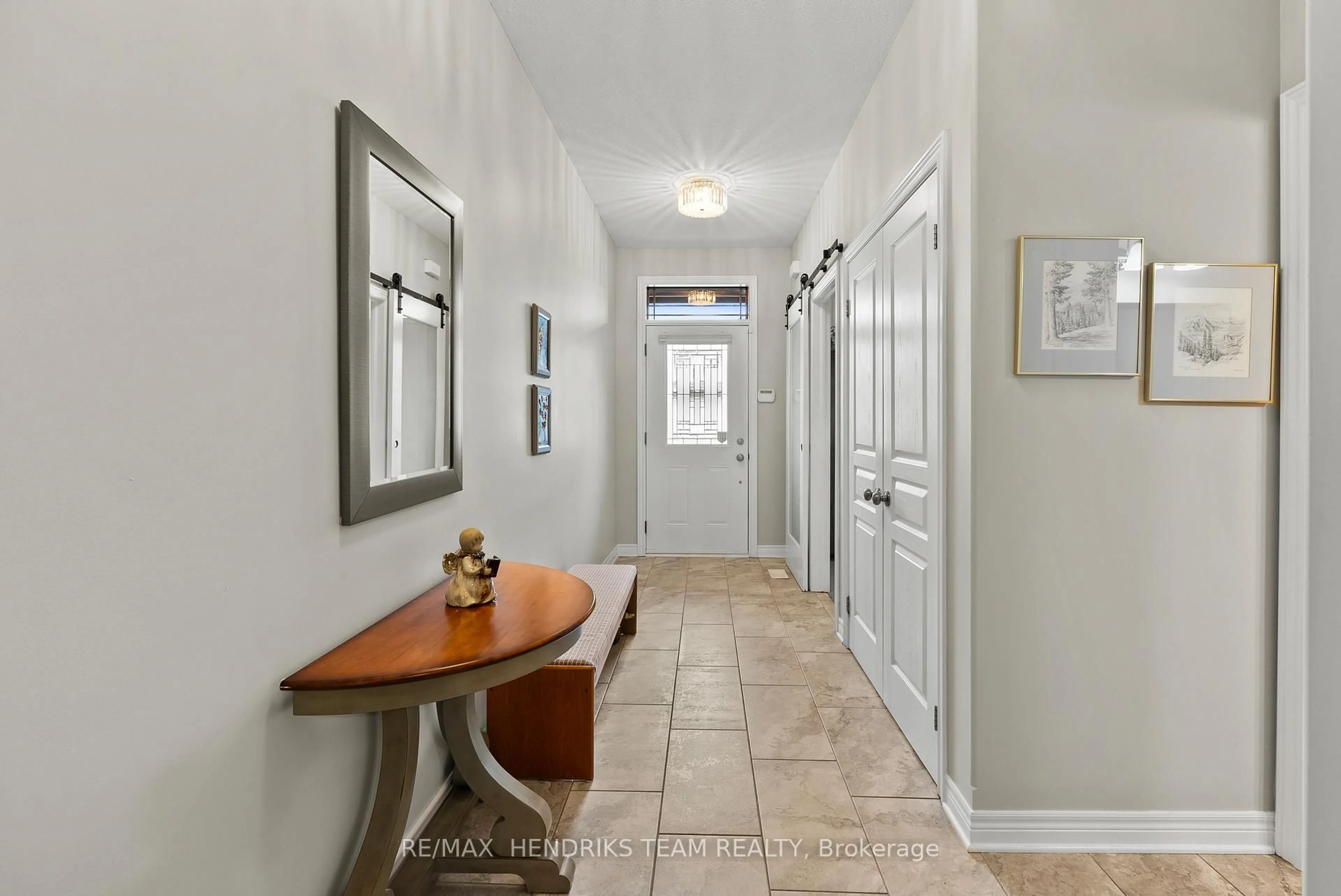 Indoor entryway for 9440 Eagle Ridge Dr #35, Niagara Falls Ontario L2H 0G2