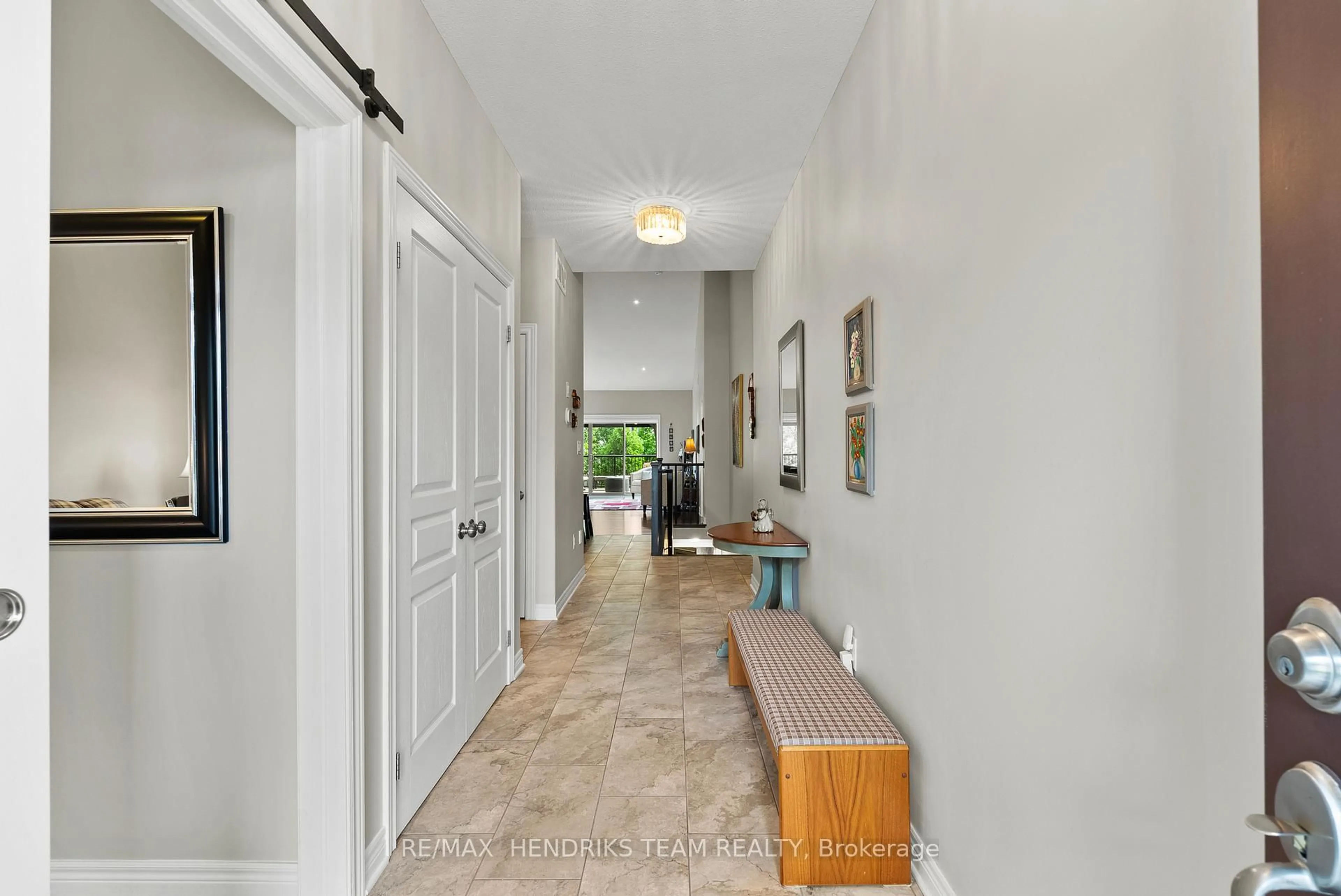 Indoor entryway for 9440 Eagle Ridge Dr #35, Niagara Falls Ontario L2H 0G2