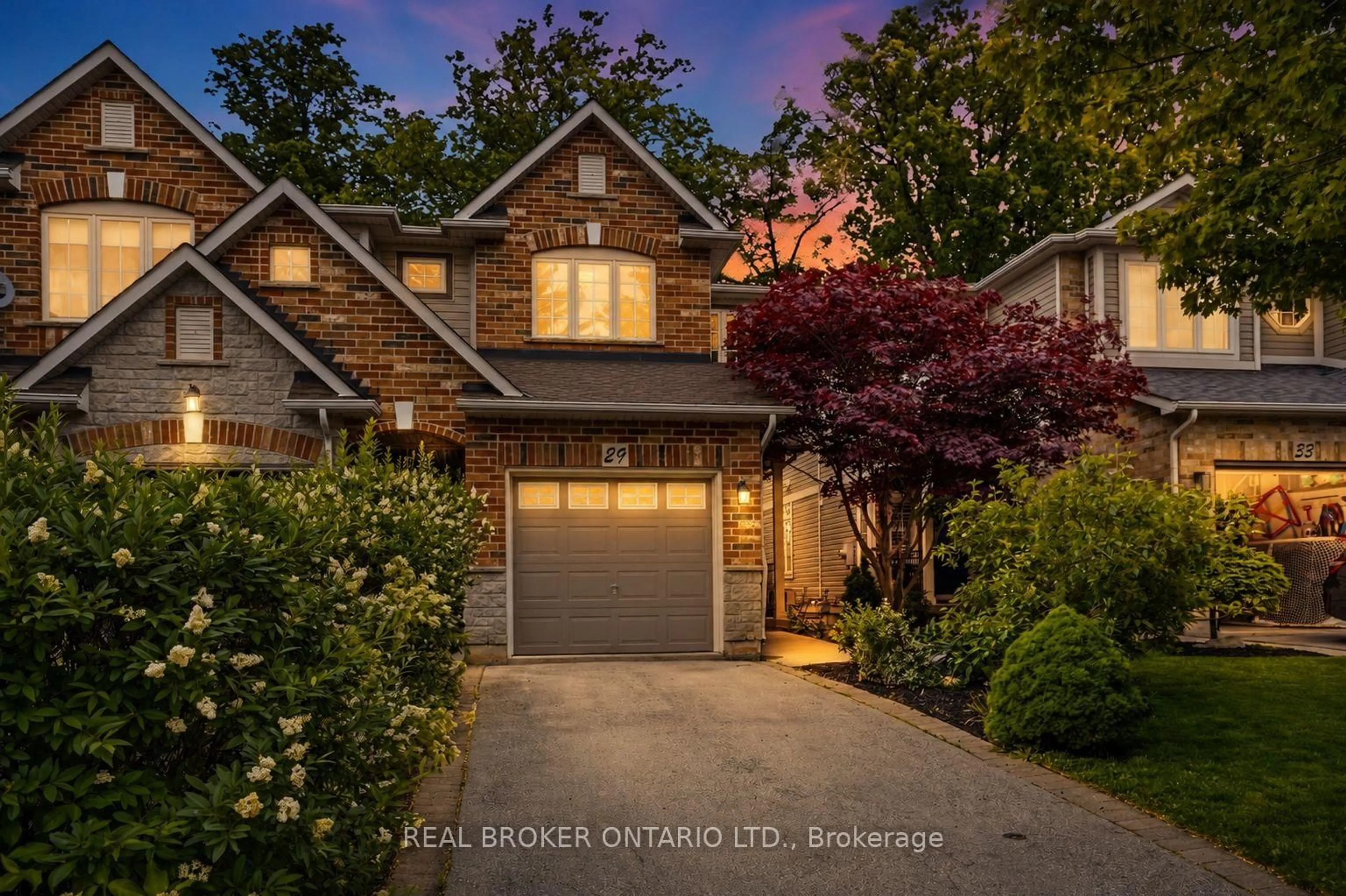 Home with brick exterior material, street for 29 Sunnycroft Crt, Hamilton Ontario L8B 0L3