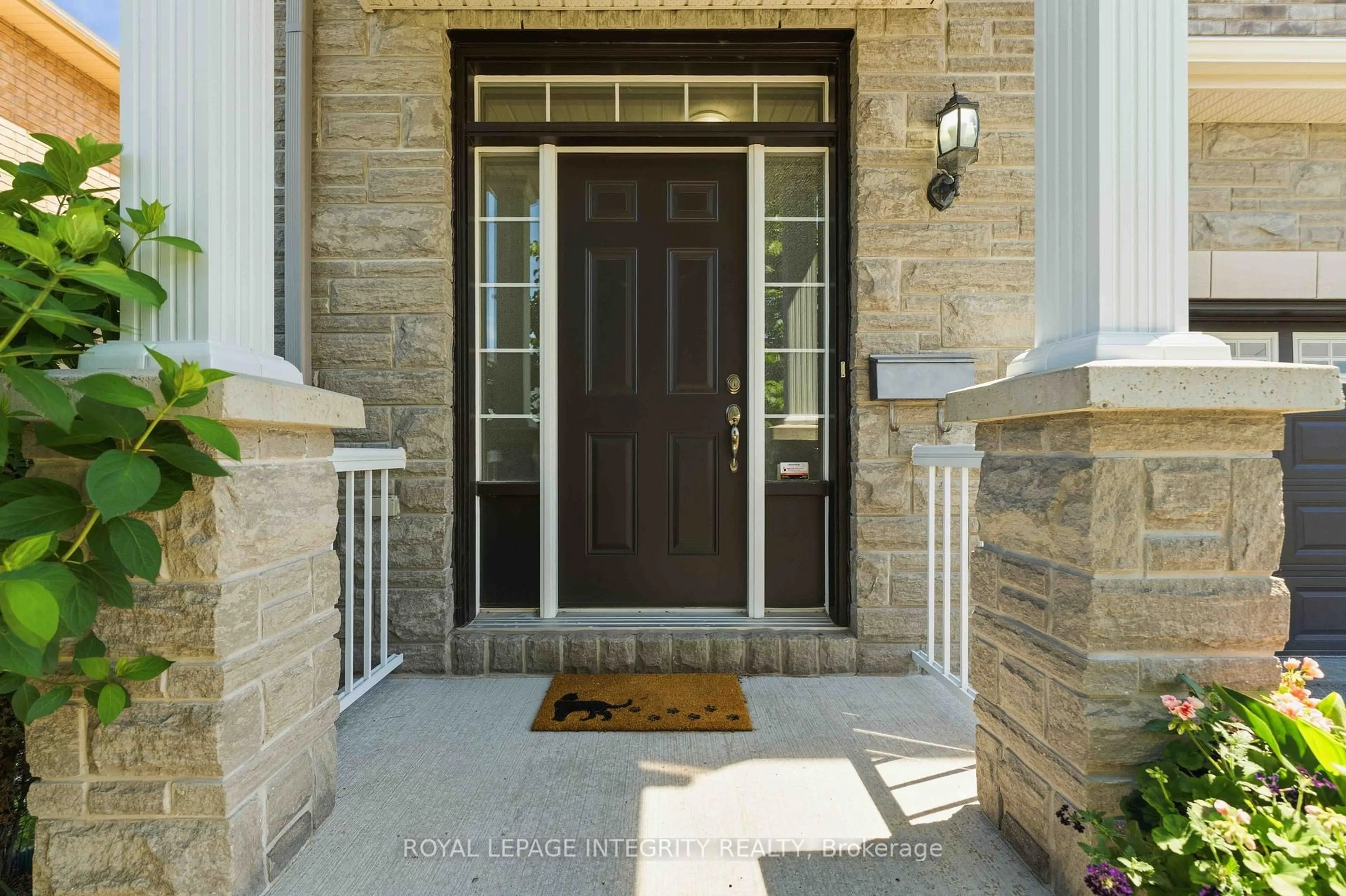 Indoor entryway for 347 Antigonish Ave, Ottawa Ontario K4A 0T9