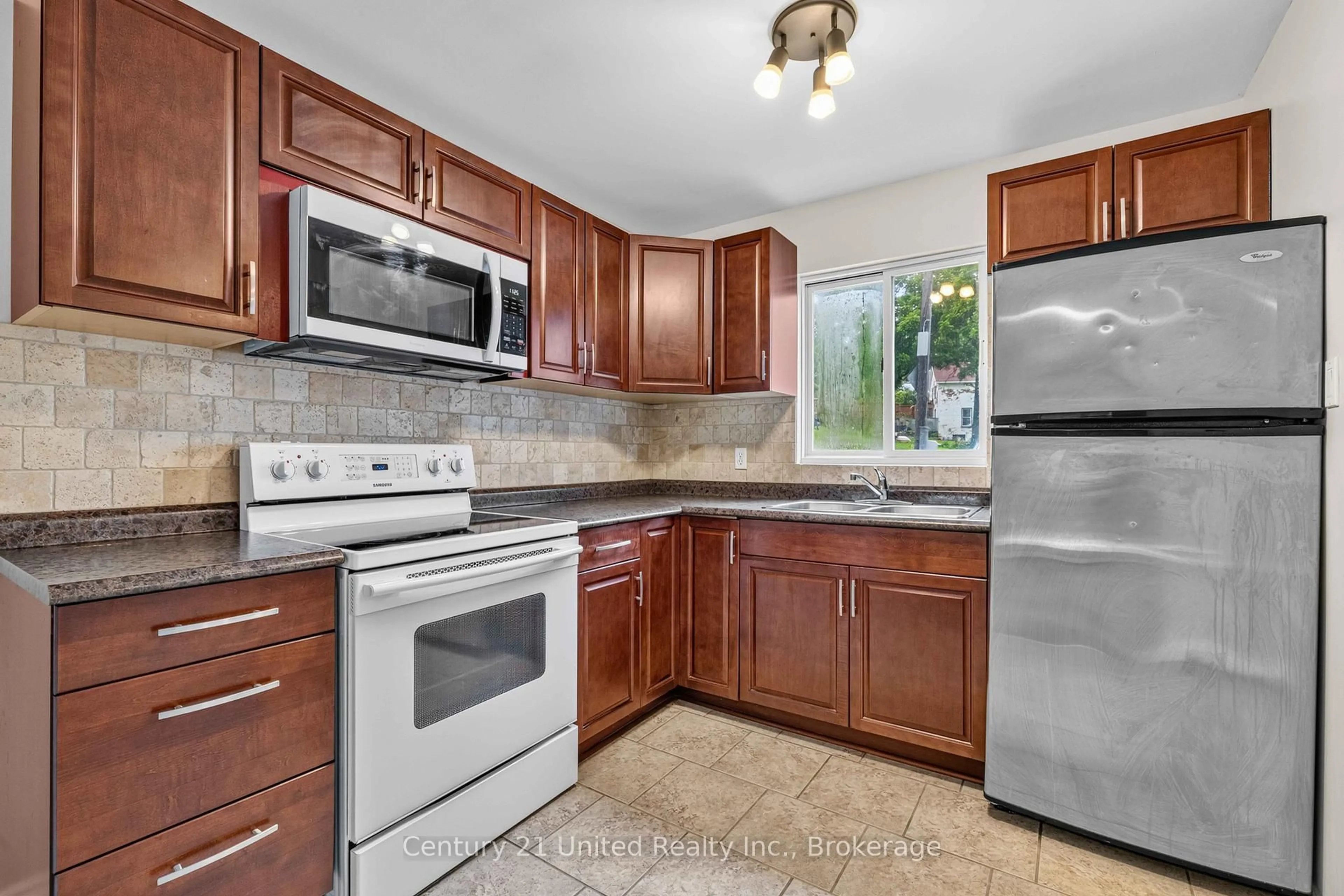 Standard kitchen, ceramic/tile floor for 223 Antrim St, Peterborough Ontario K9H 3G5