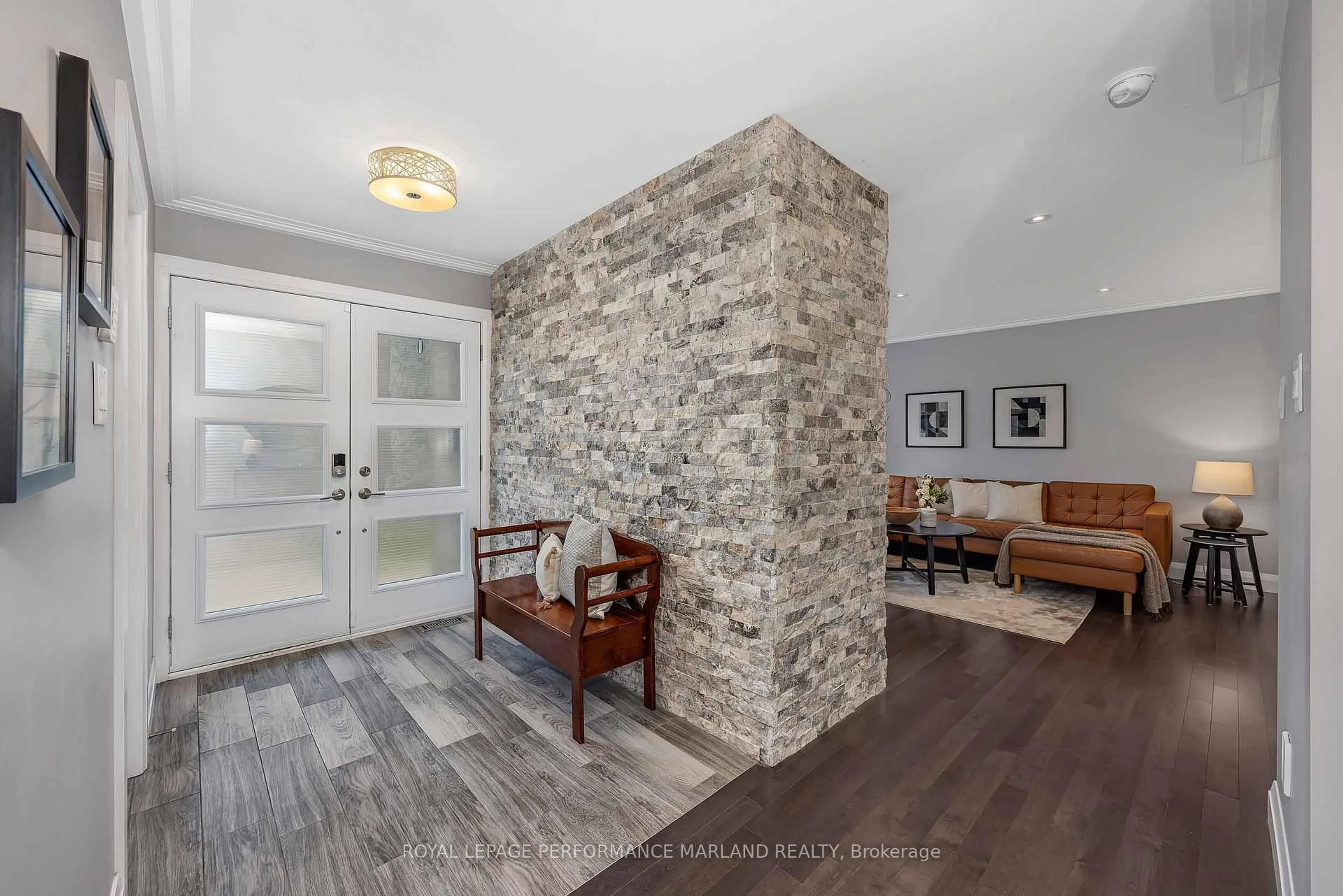 Indoor entryway for 1581 Dorion Ave, Ottawa Ontario K1G 0J7