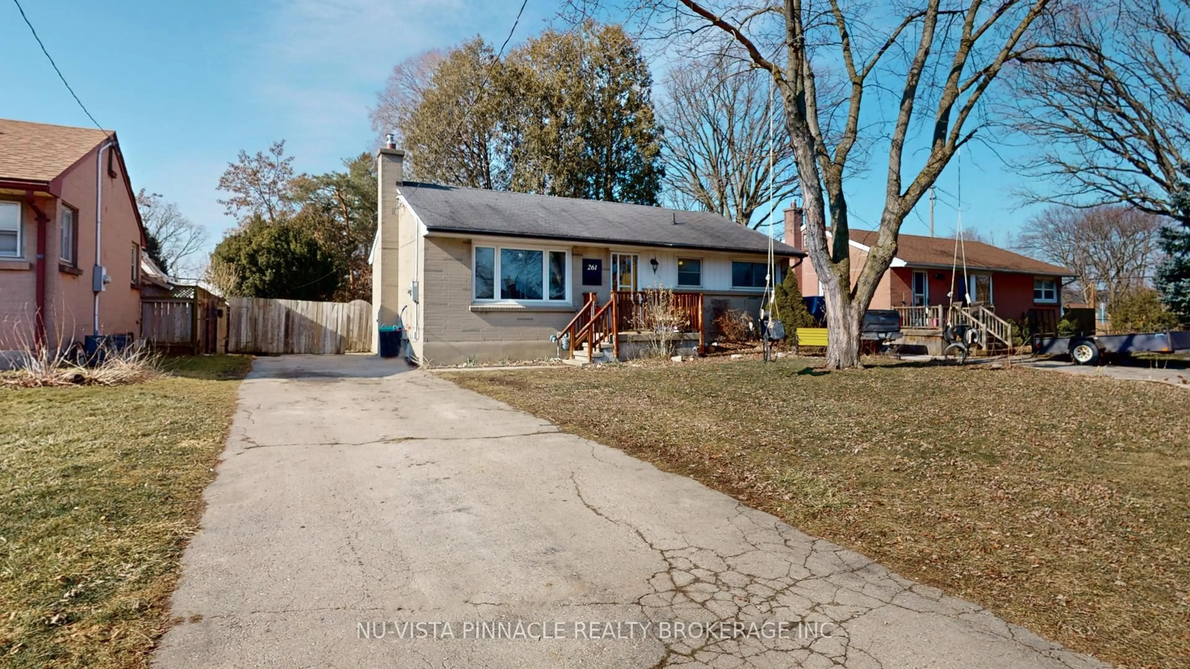 A pic from outside/outdoor area/front of a property/back of a property/a pic from drone, street for 261 Winnipeg St, London East Ontario N5W 4T8