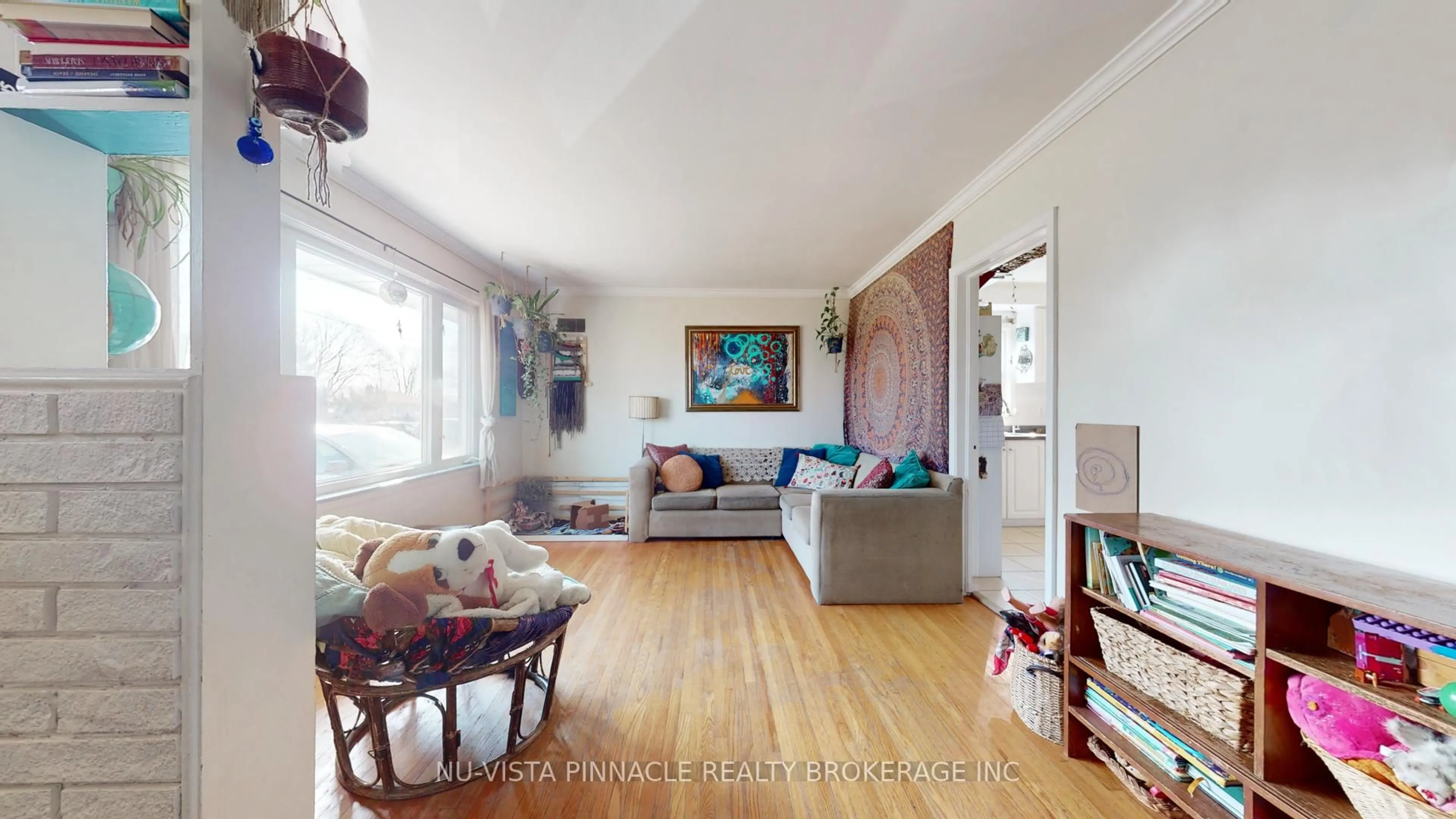 Living room with furniture, wood/laminate floor for 261 Winnipeg St, London East Ontario N5W 4T8