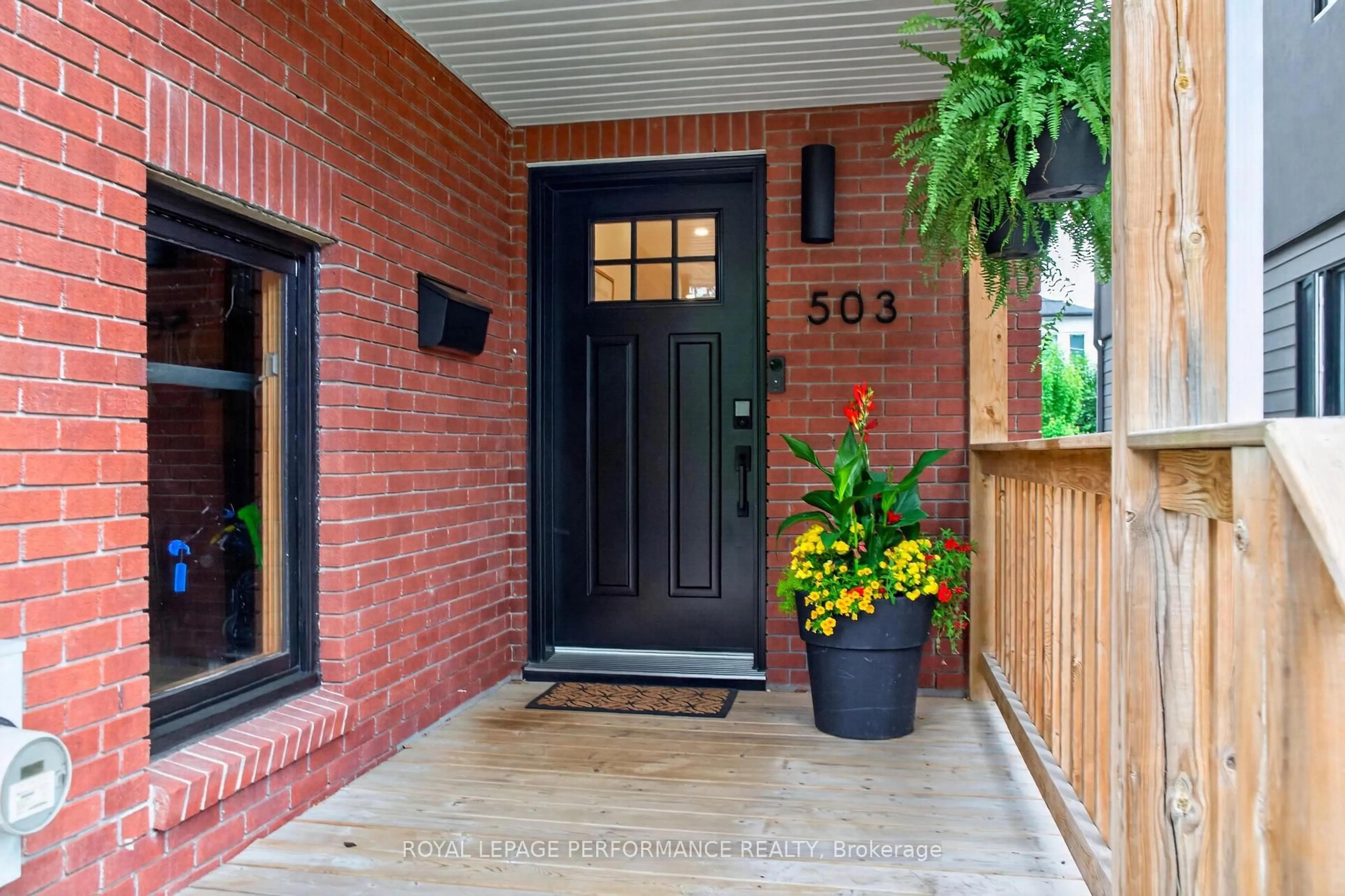 Indoor entryway for 503 Edison Ave, Ottawa Ontario K2A 1V3
