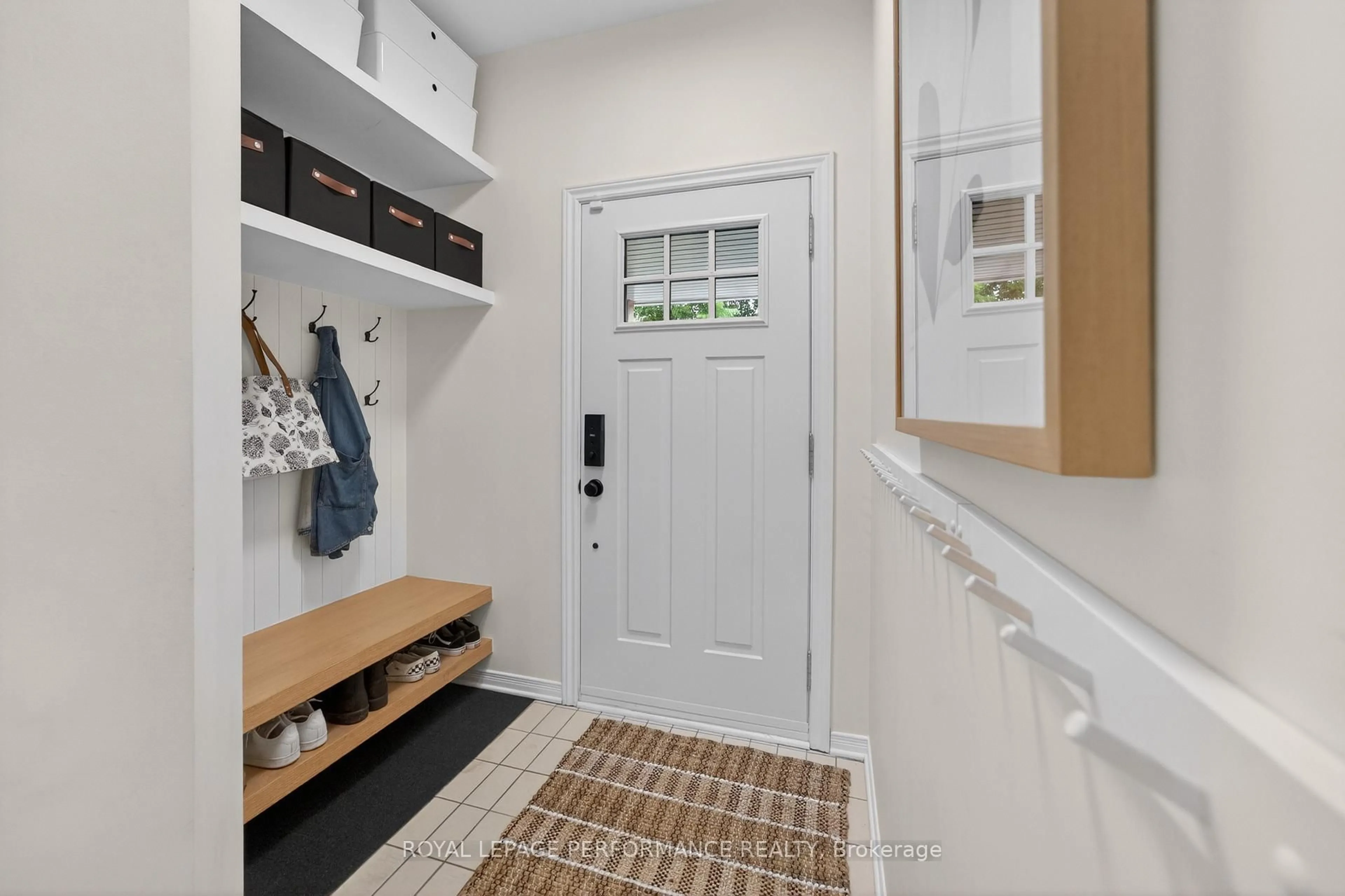 Indoor entryway for 503 Edison Ave, Ottawa Ontario K2A 1V3
