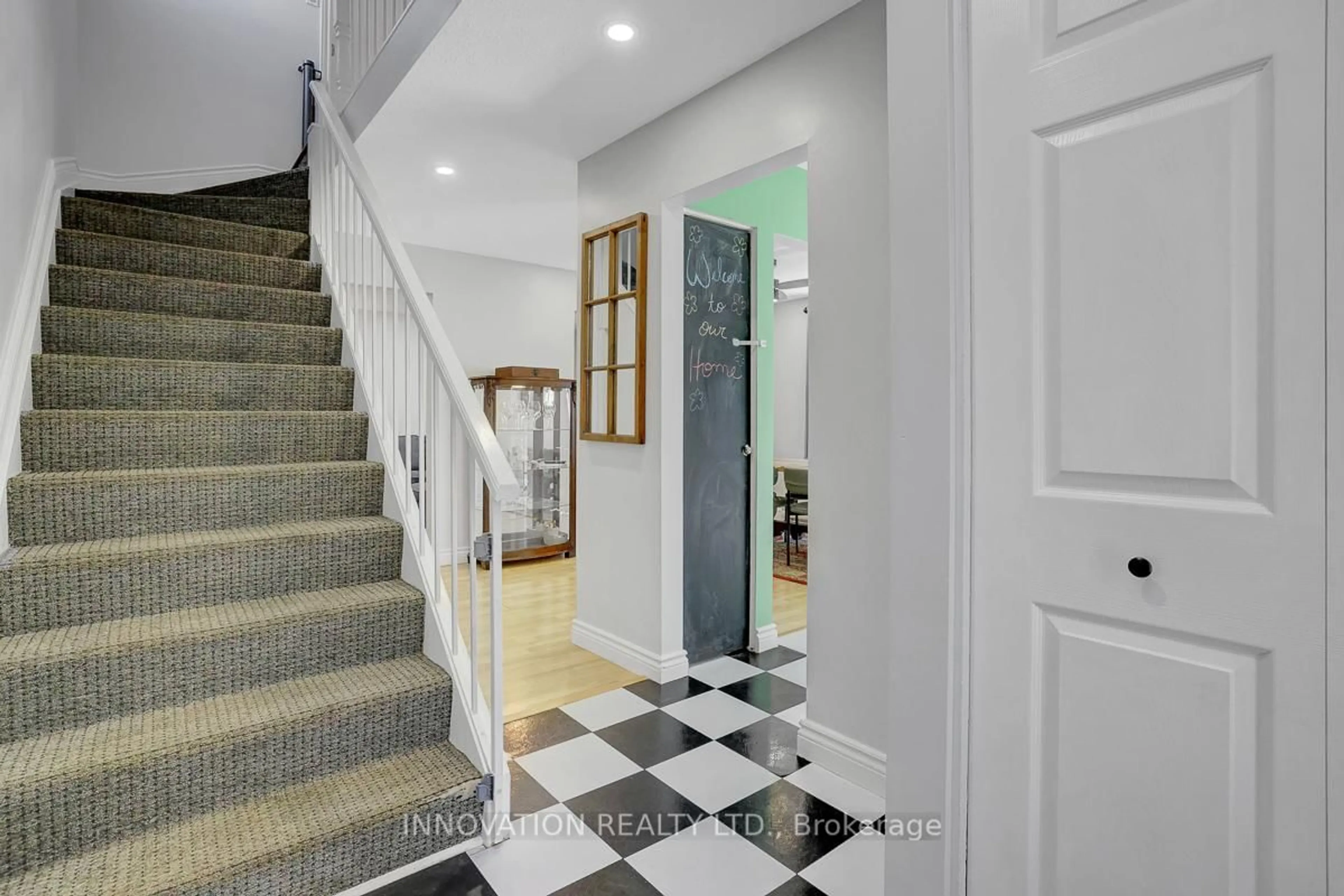 Indoor foyer for 239 Salter Cres, Kanata Ontario K2K 1Z2