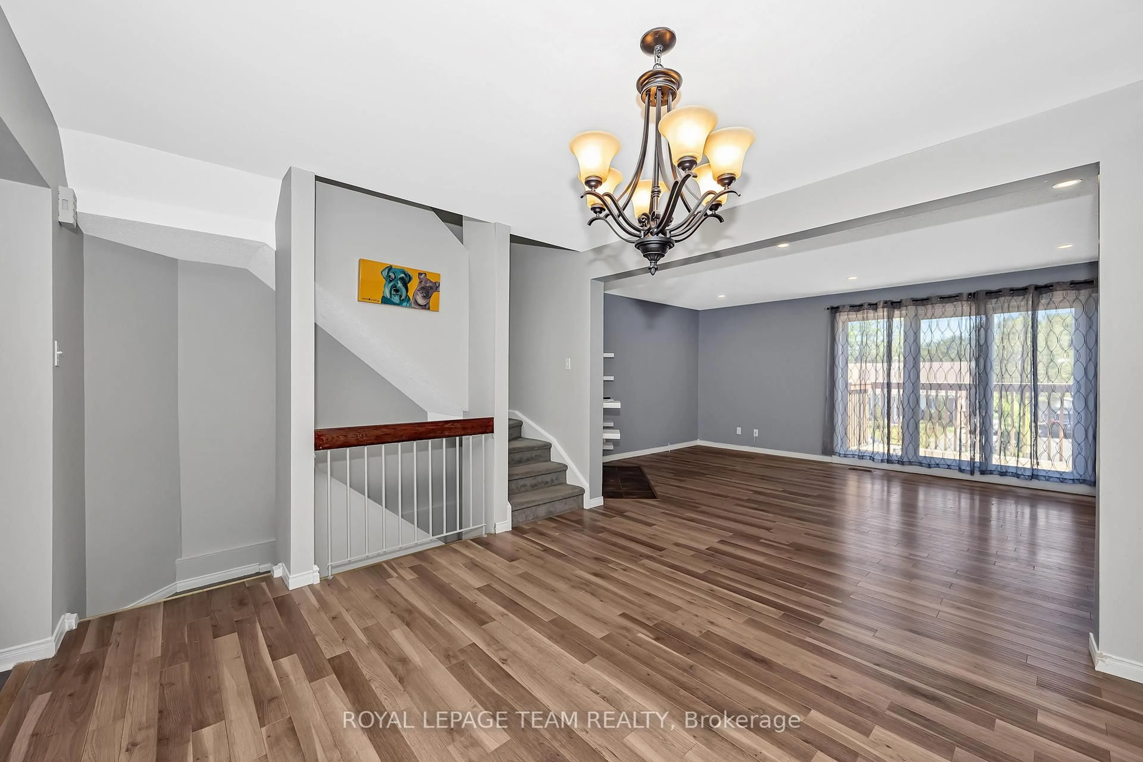 Indoor entryway for 276 Dalehurst Dr #C, Ottawa Ontario K2G 4J5