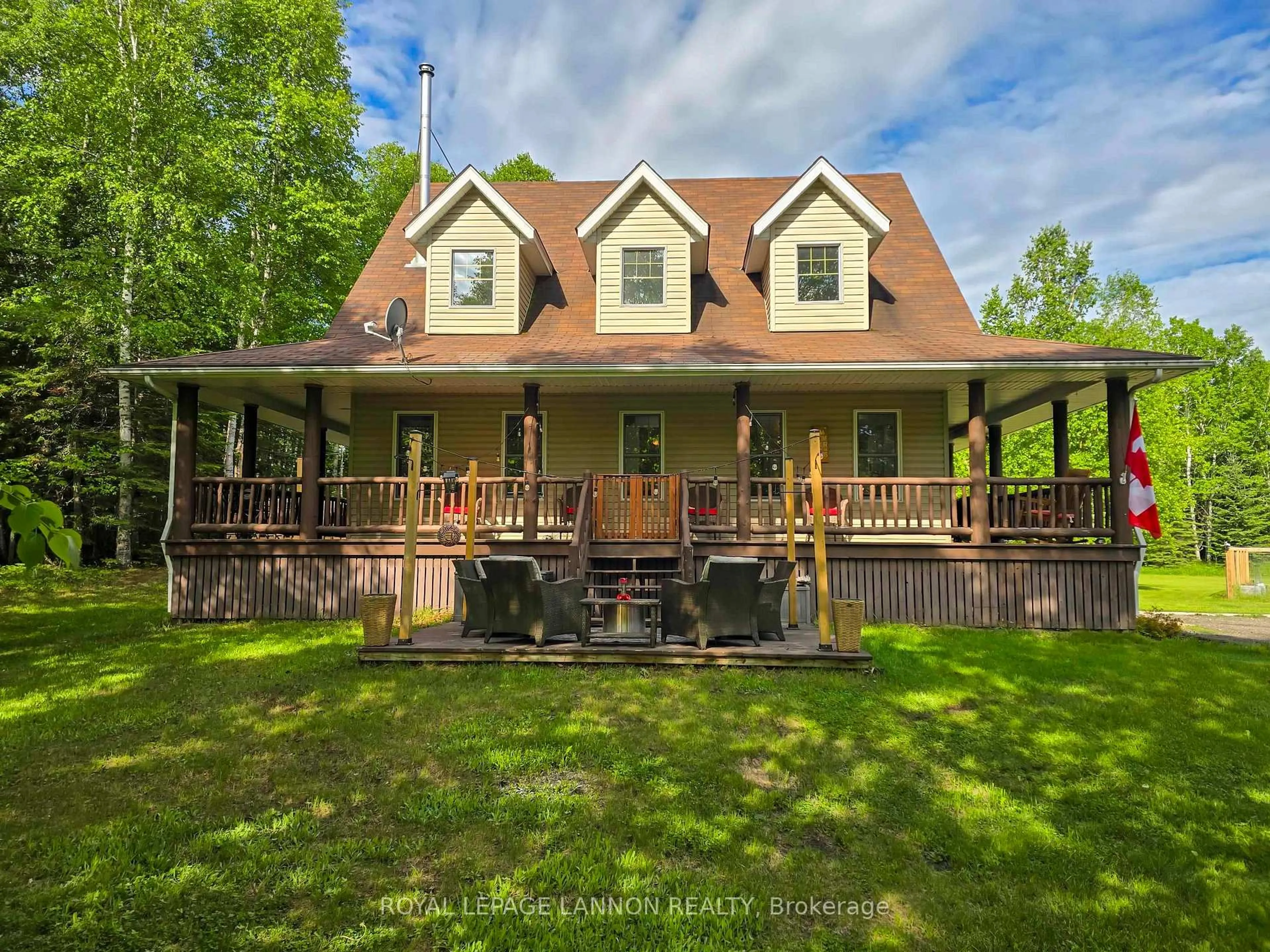 Home with vinyl exterior material, unknown for 1862 Mackenzie Beach Ave, Shuniah Ontario P7A 0T6