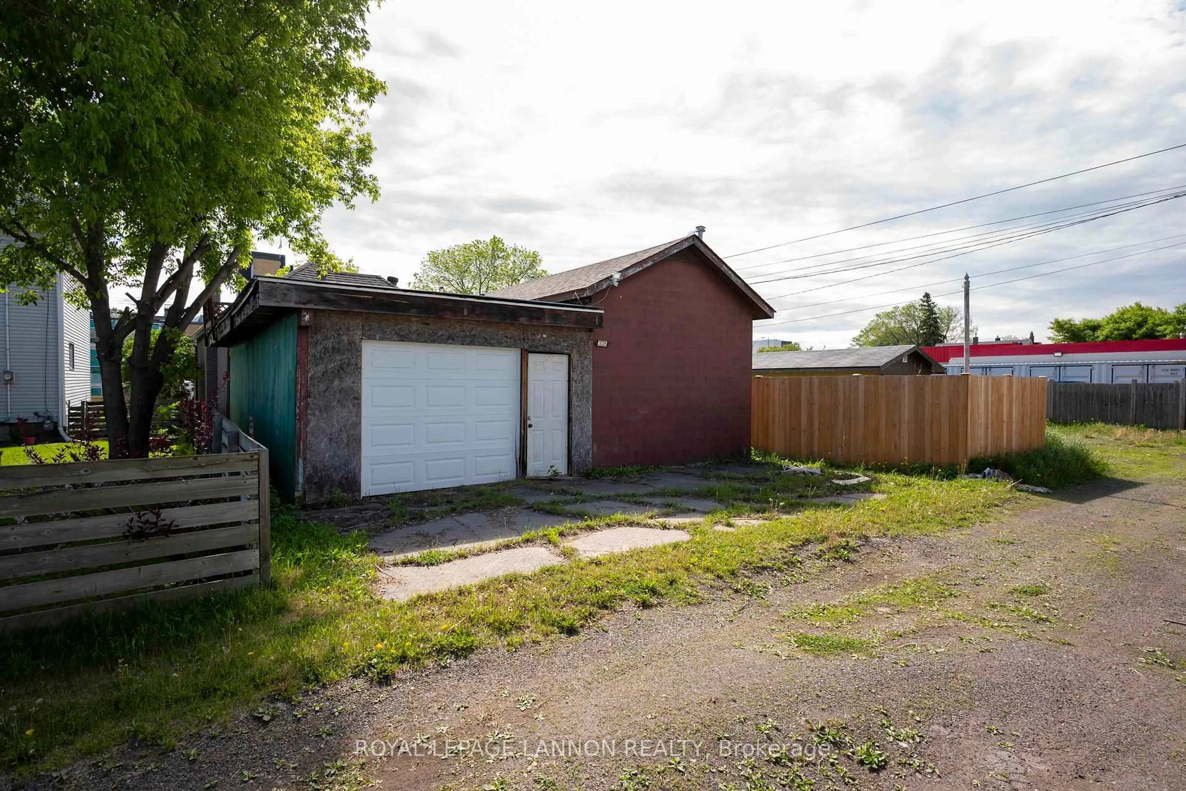 Shed for 335 VICKERS St, Thunder Bay Ontario P7C 4B1