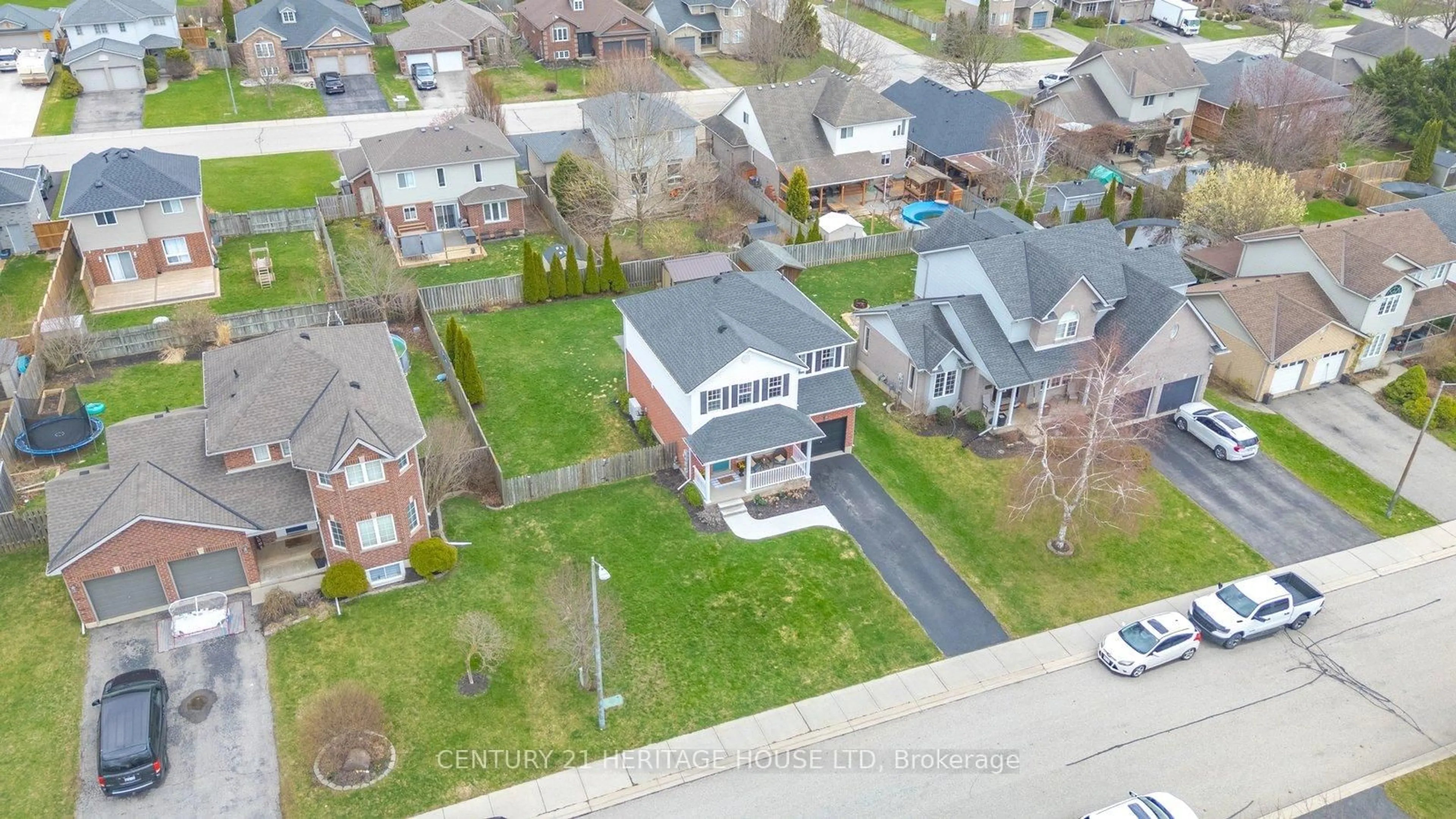 A pic from outside/outdoor area/front of a property/back of a property/a pic from drone, street for 34 Primrose Dr, Tillsonburg Ontario N4G 5S7