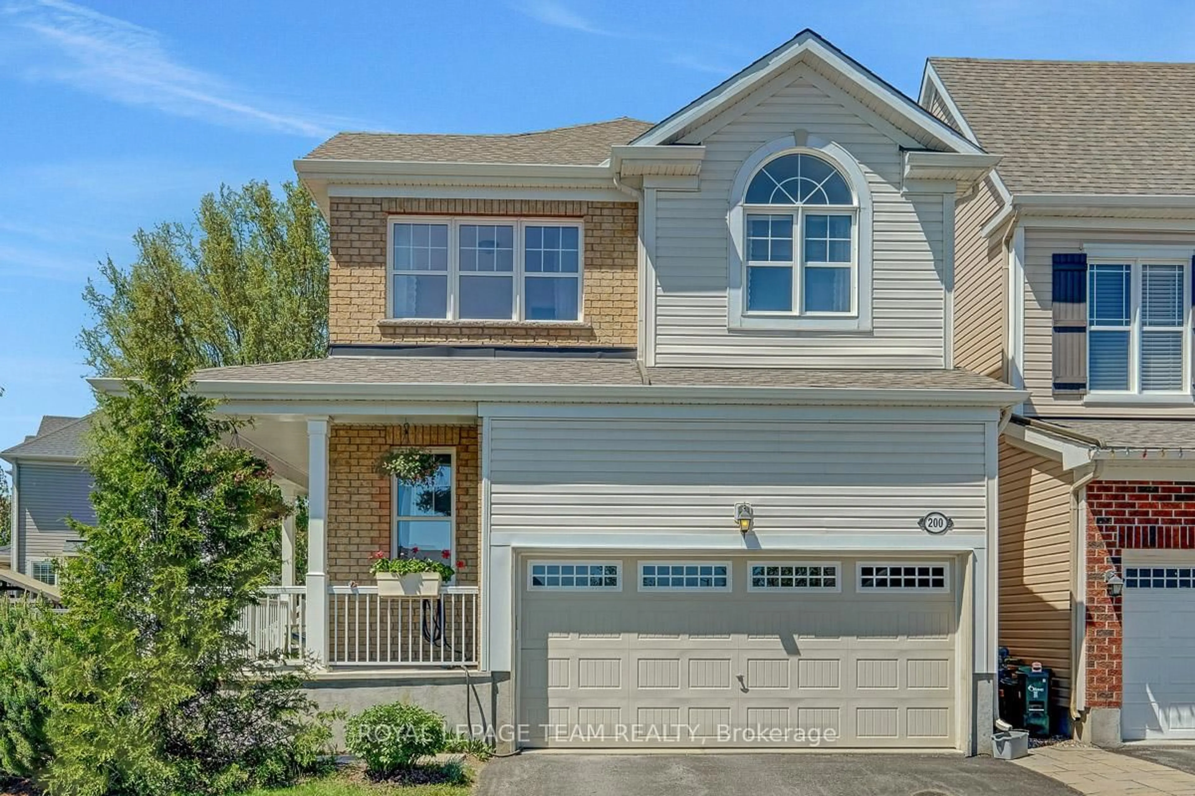 Home with vinyl exterior material, street for 200 Rivertree St, Ottawa Ontario K2M 0J3