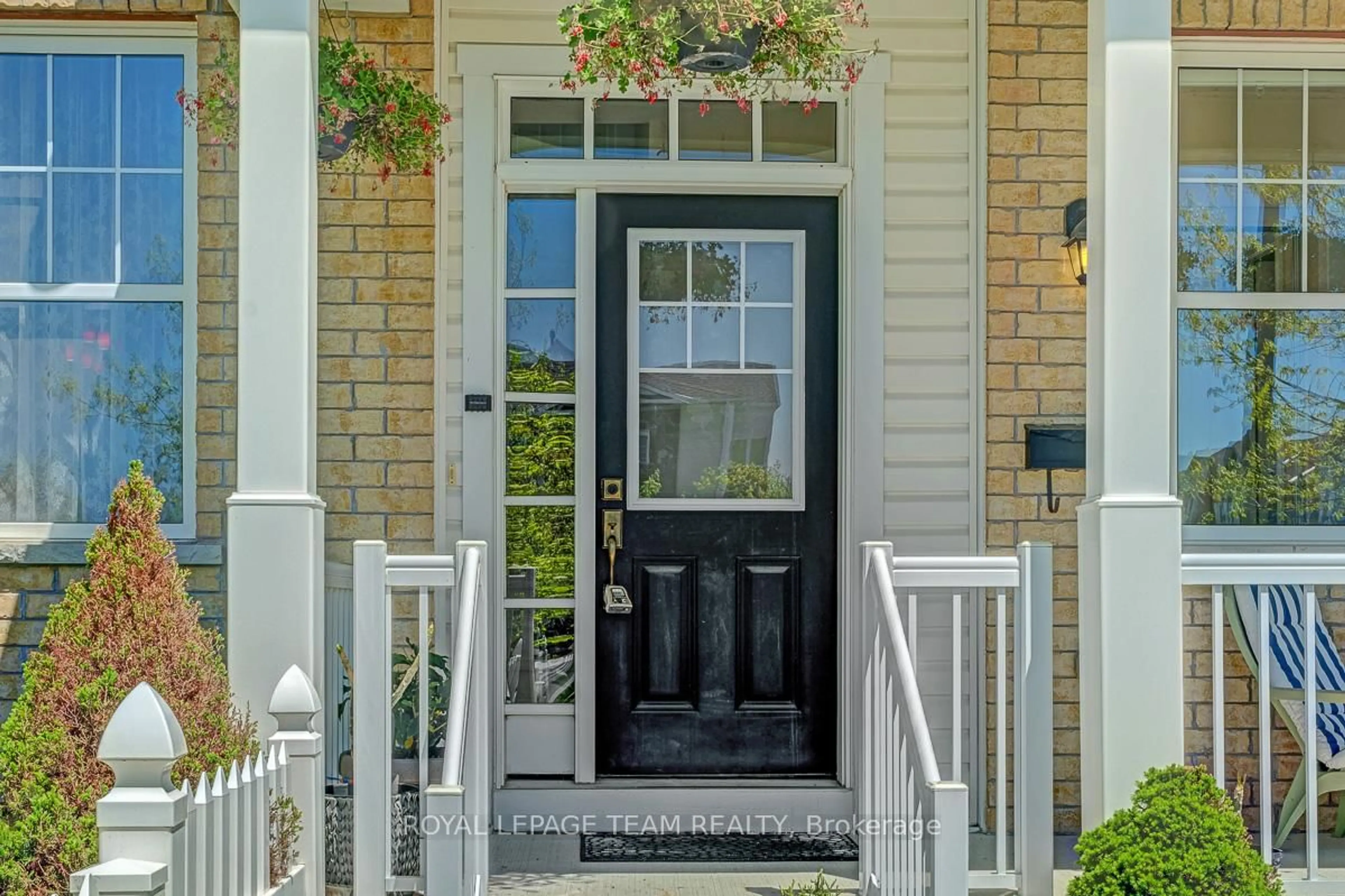 Indoor entryway for 200 Rivertree St, Ottawa Ontario K2M 0J3