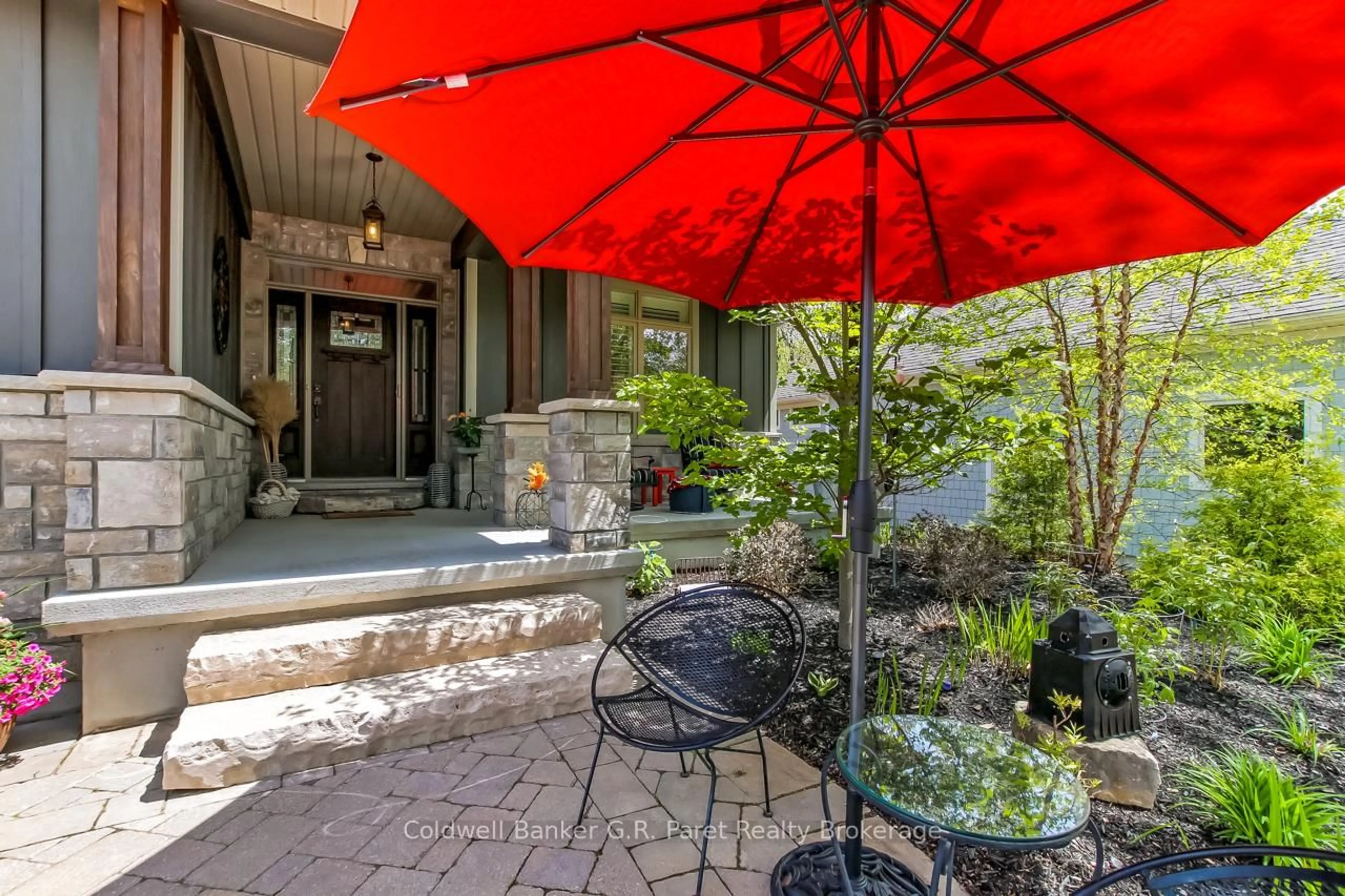 Patio, street for 10151 Pinery Bluffs Rd, Lambton Shores Ontario N0M 1T0