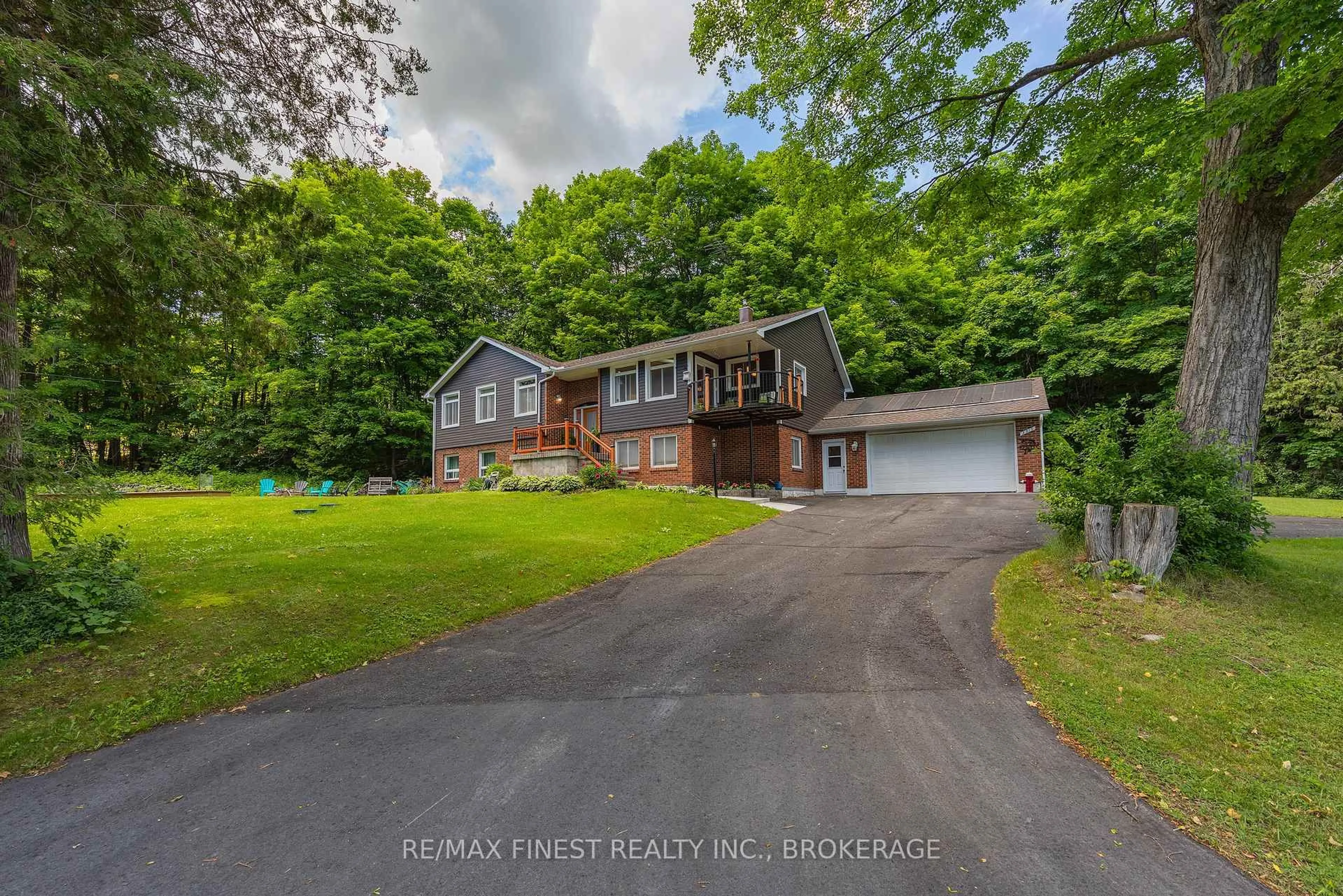 A pic from outside/outdoor area/front of a property/back of a property/a pic from drone, water/lake/river/ocean view for 3315 Loughborough Dr, Mcdonalds Corners Ontario K0H 1M0