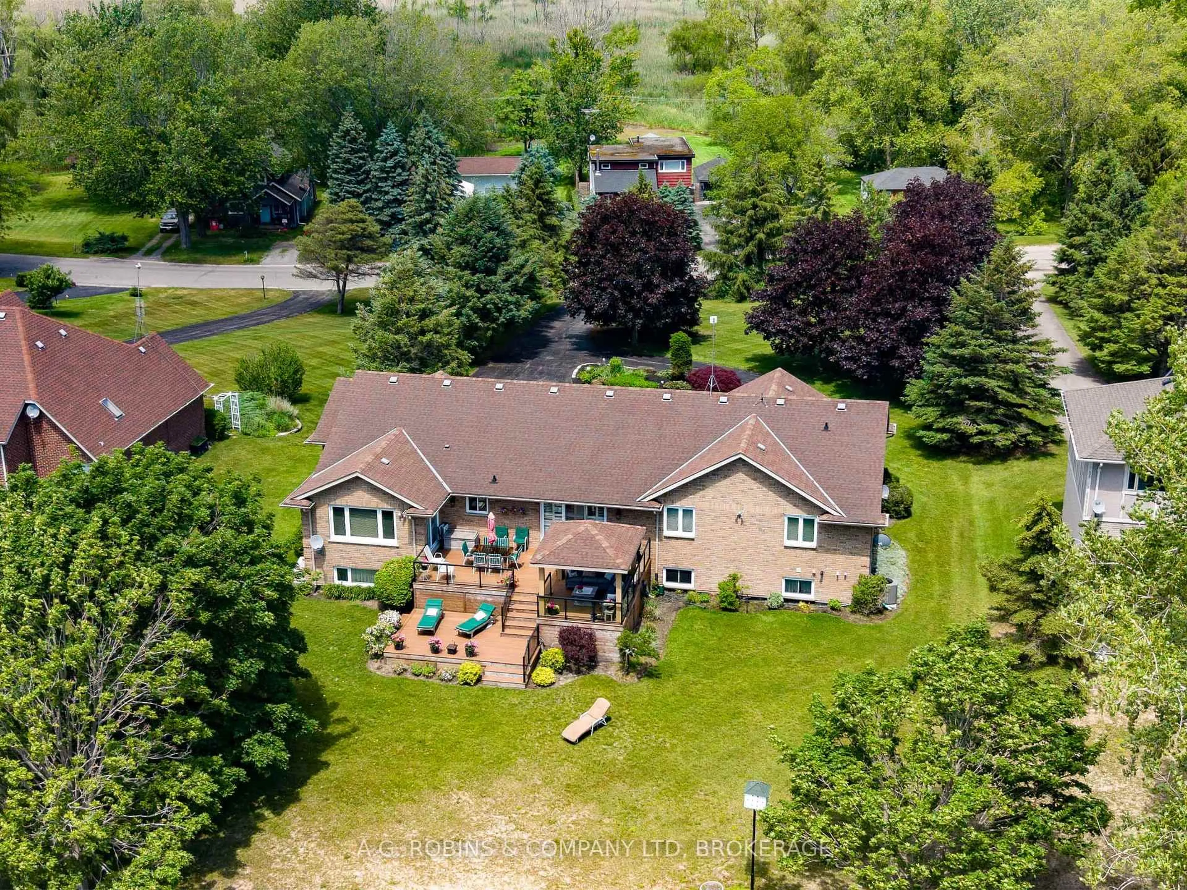 A pic from outside/outdoor area/front of a property/back of a property/a pic from drone, unknown for 10321 Lakshore Rd, Wainfleet Ontario L3K 5V4
