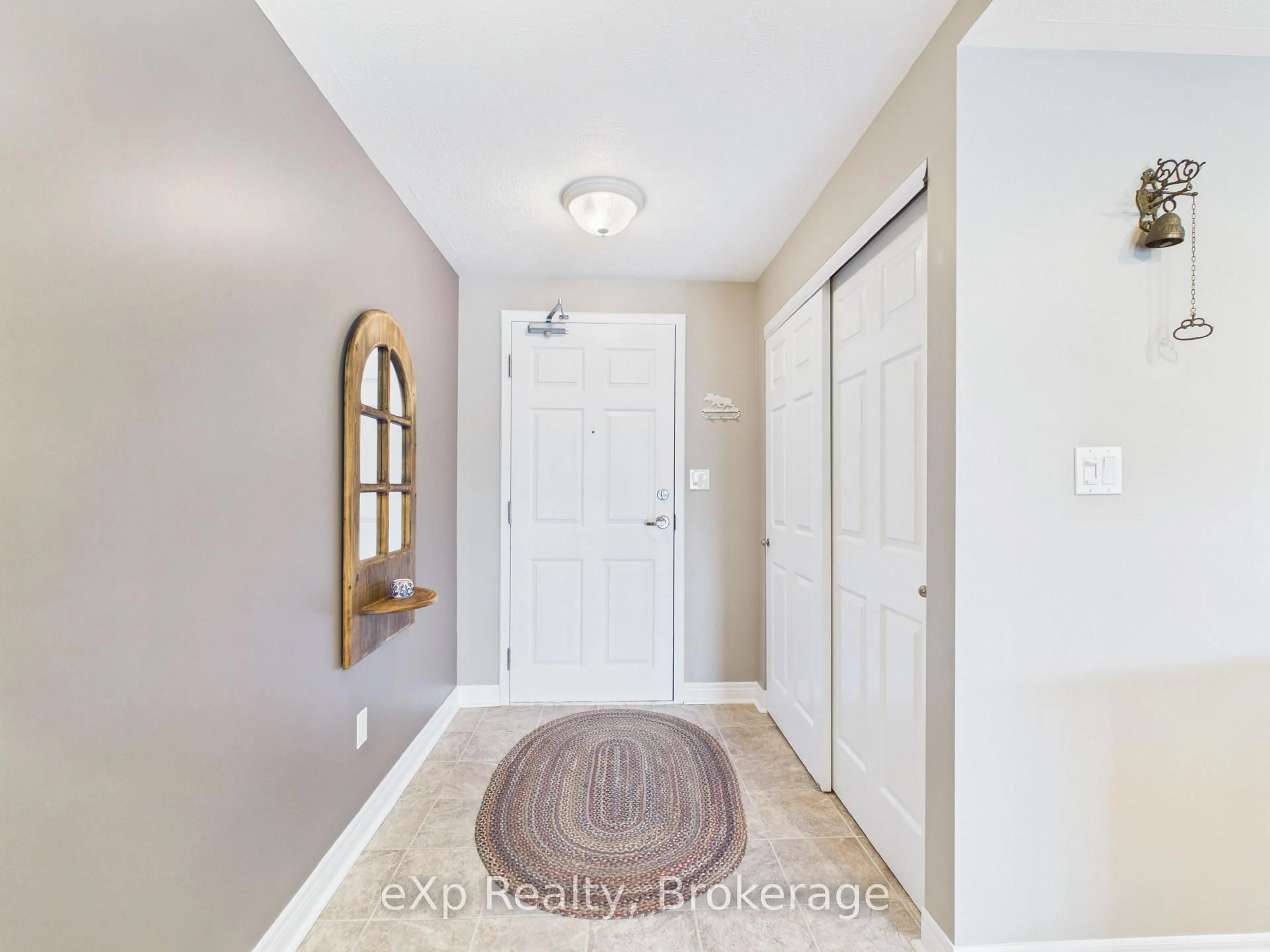 Indoor entryway for 125 William St #302, Brockton Ontario N0G 2V0