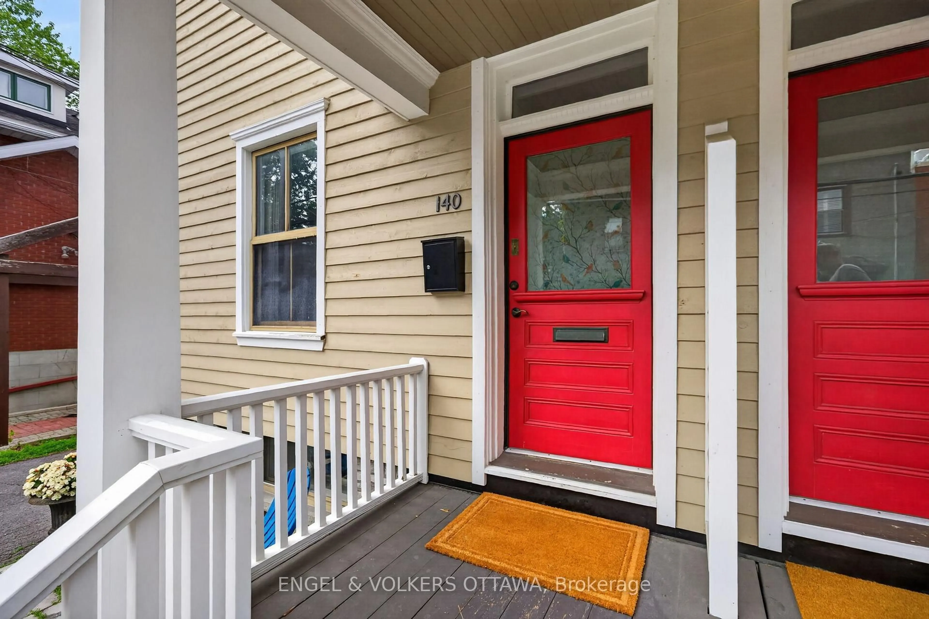Indoor entryway for 140 River Lane, Ottawa Ontario K1M 1T1