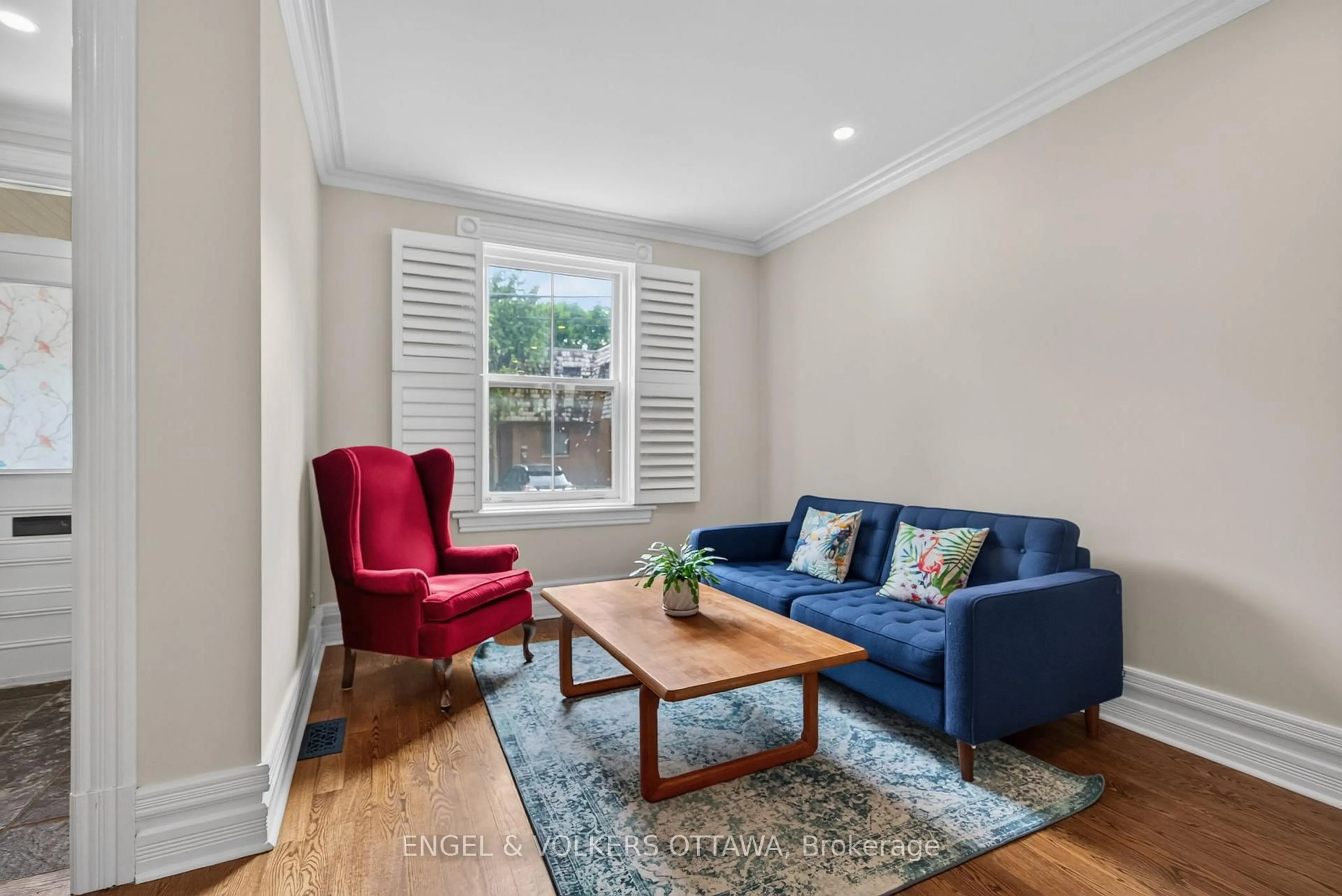 Living room with furniture, unknown for 140 River Lane, Ottawa Ontario K1M 1T1