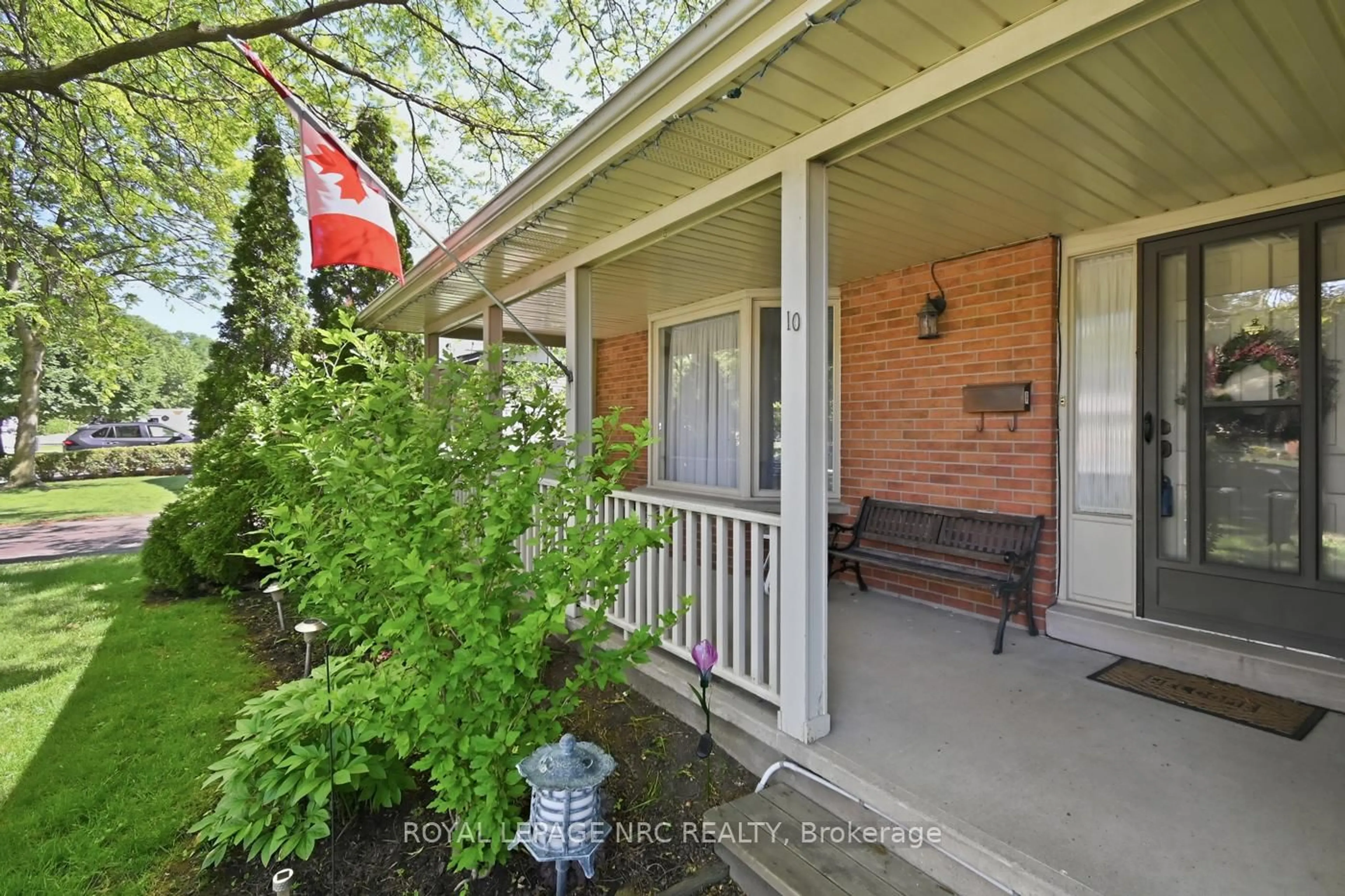 Patio, street for 10 Jennifer Crt, Welland Ontario L3C 6H8