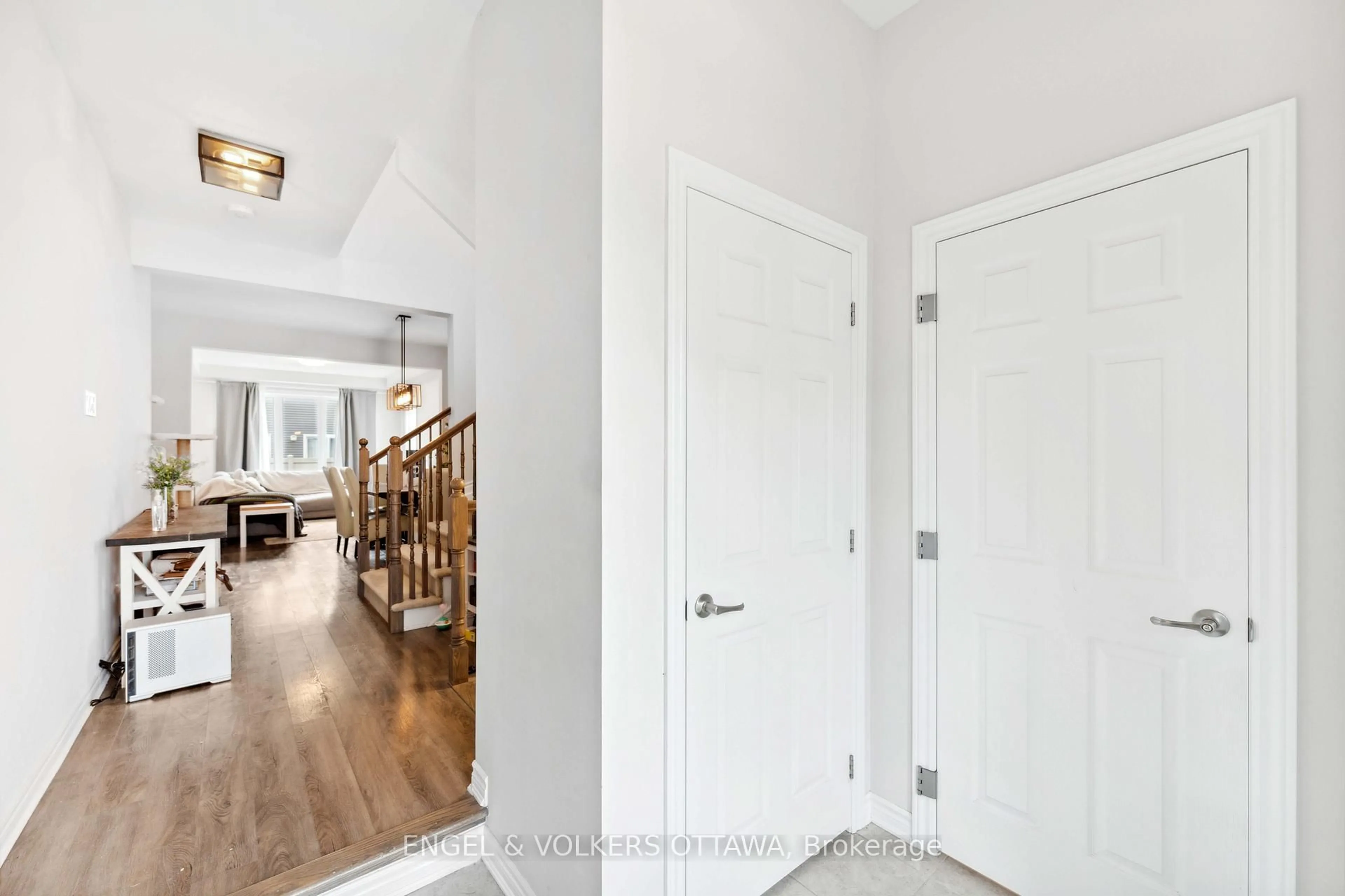 Indoor entryway for 2283 Watercolours Way, Ottawa Ontario K2J 6N2