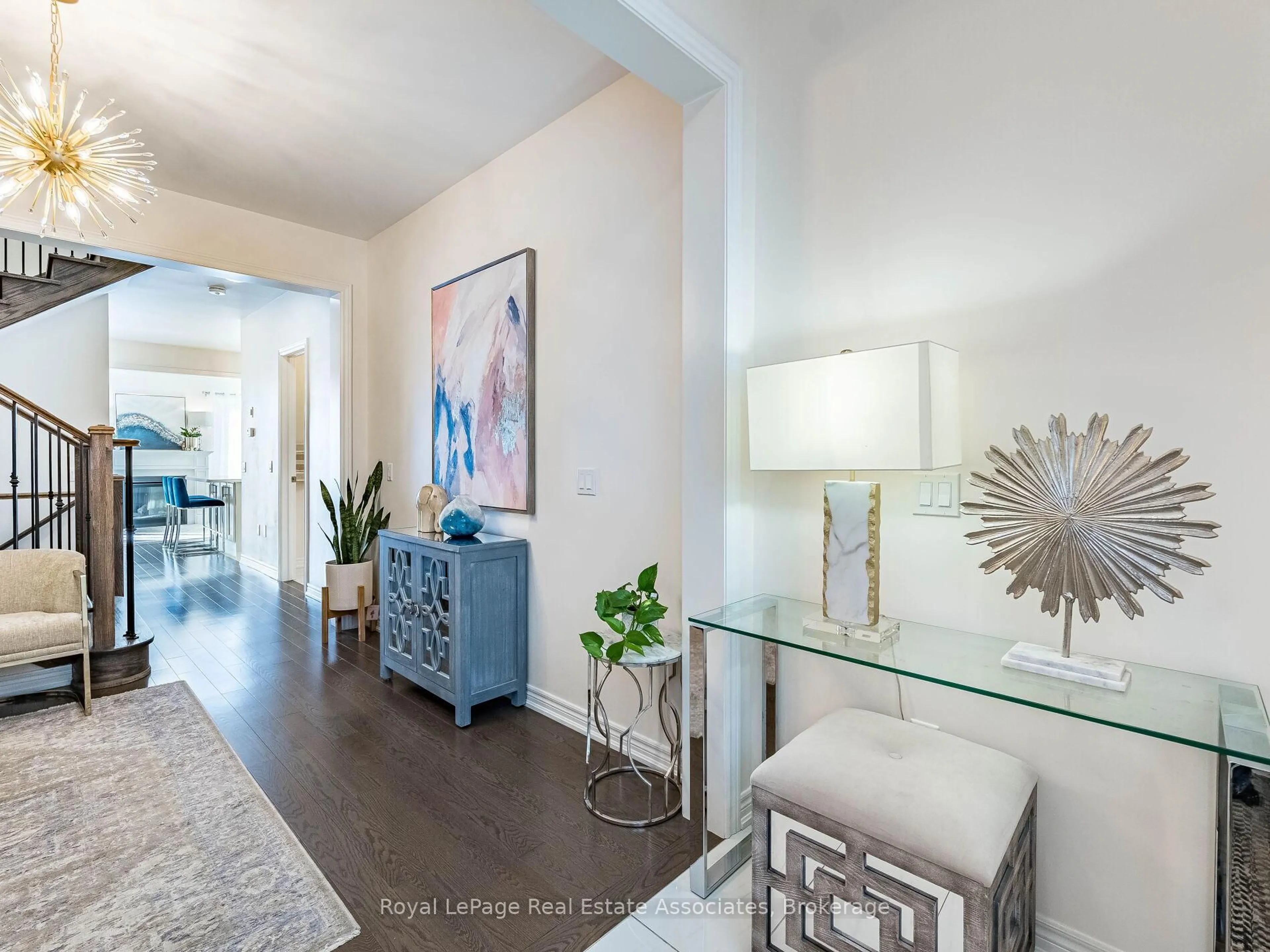 Indoor entryway for 18 Heming Tr, Hamilton Ontario L9K 0J8