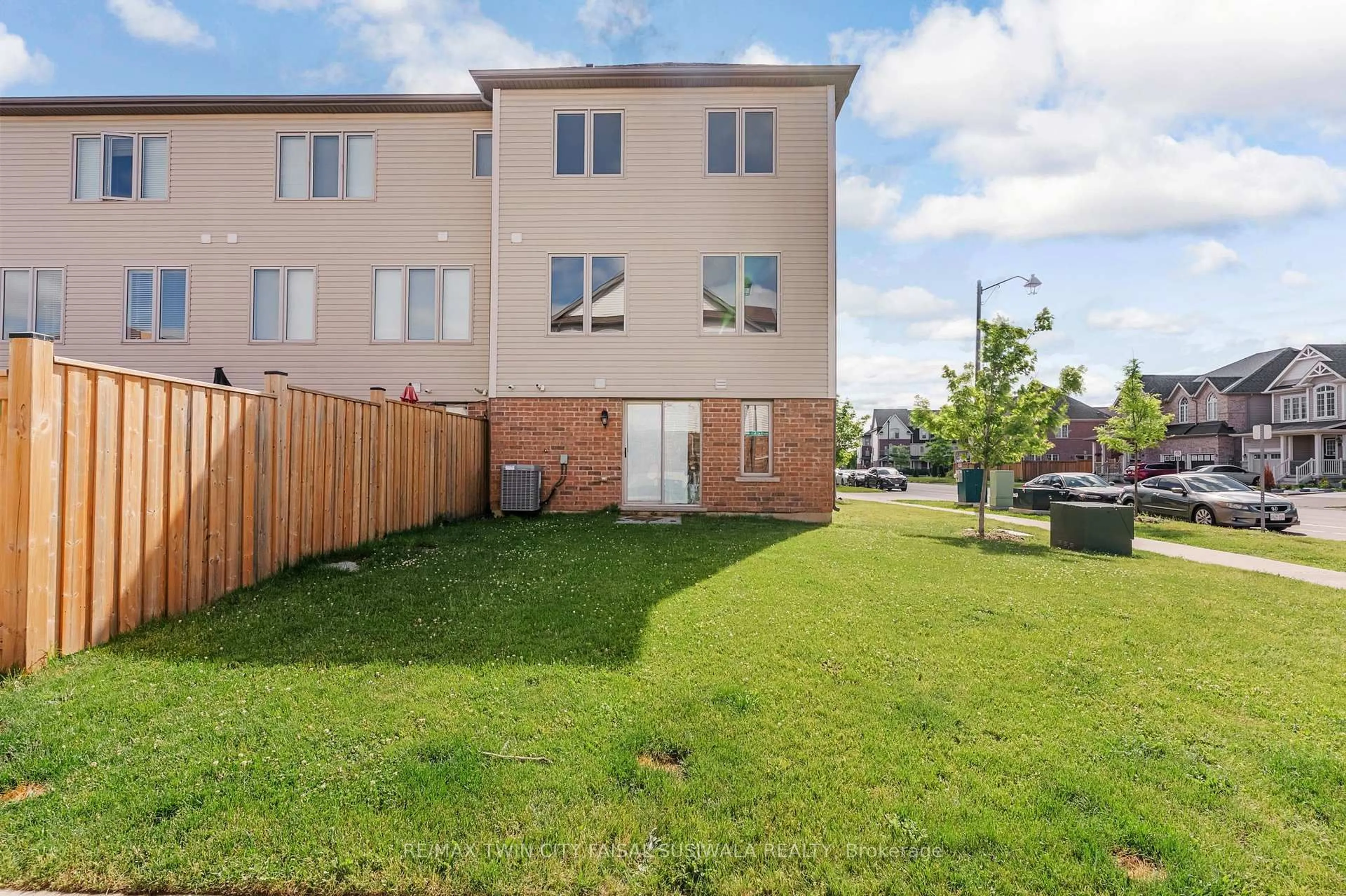 Patio, street for 420 Linden Dr #67, Cambridge Ontario N3H 0C6