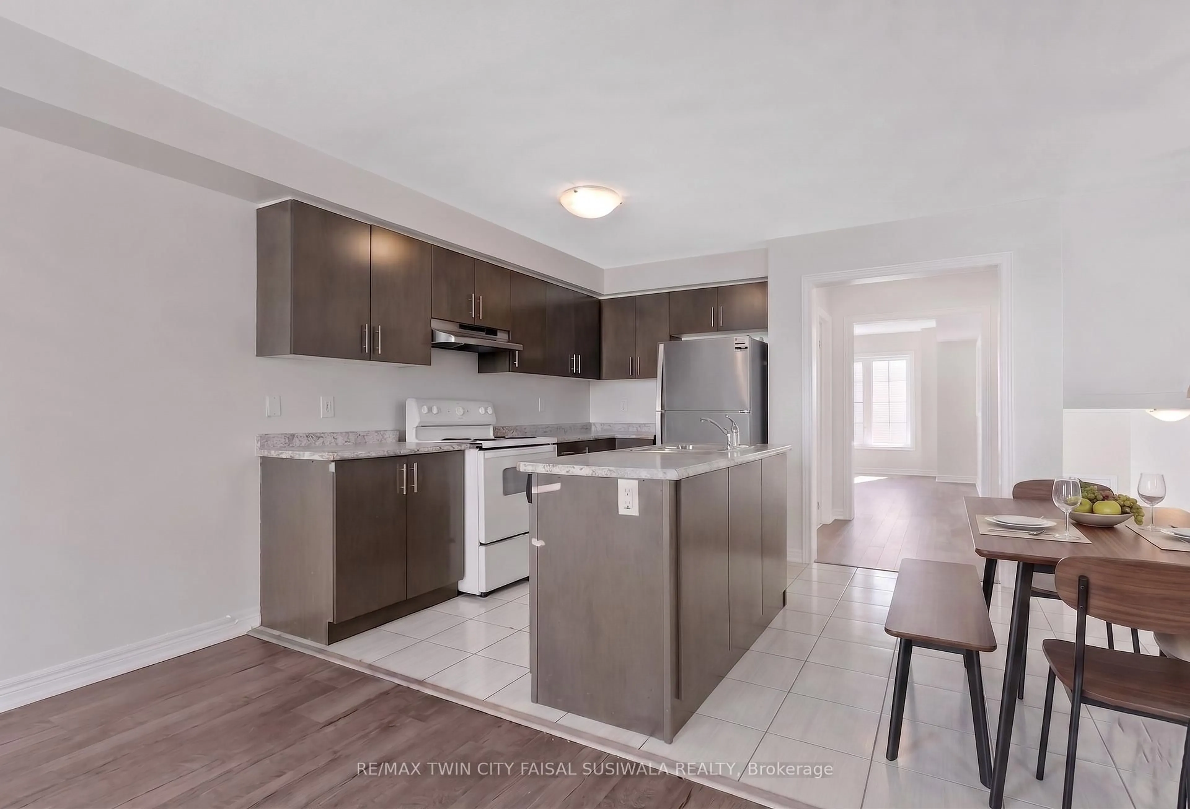 Open concept kitchen, unknown for 420 Linden Dr #67, Cambridge Ontario N3H 0C6