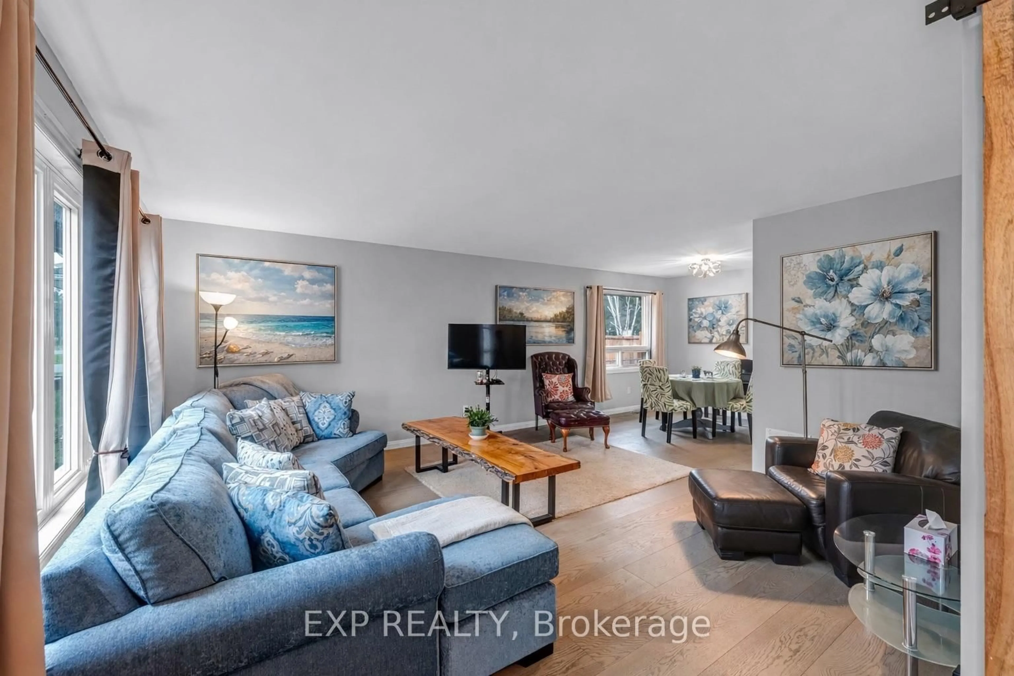 Living room with furniture, unknown for 164 Colborne St, Kawartha Lakes Ontario K9V 5Z8