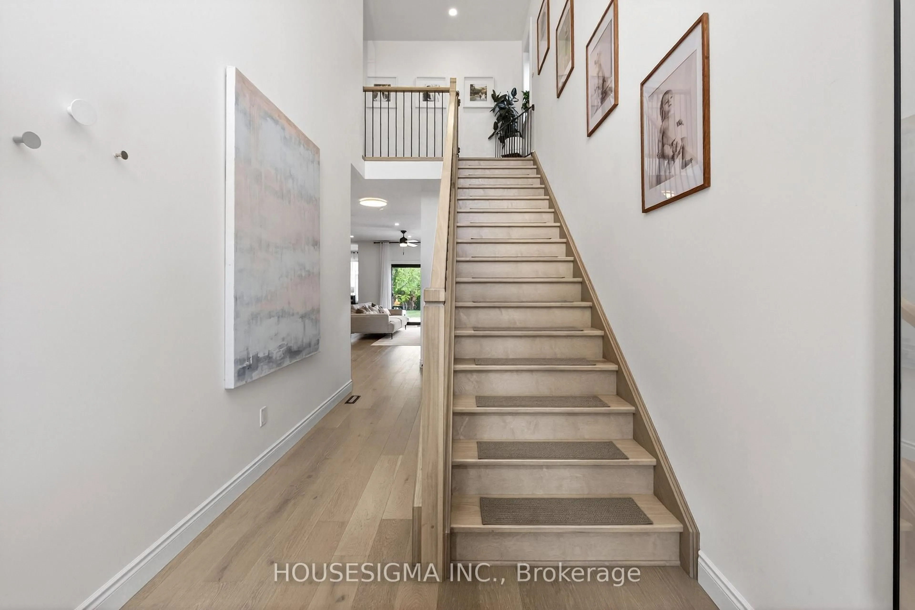 Indoor entryway for 3051 Doyle Dr, London South Ontario N6M 0G9