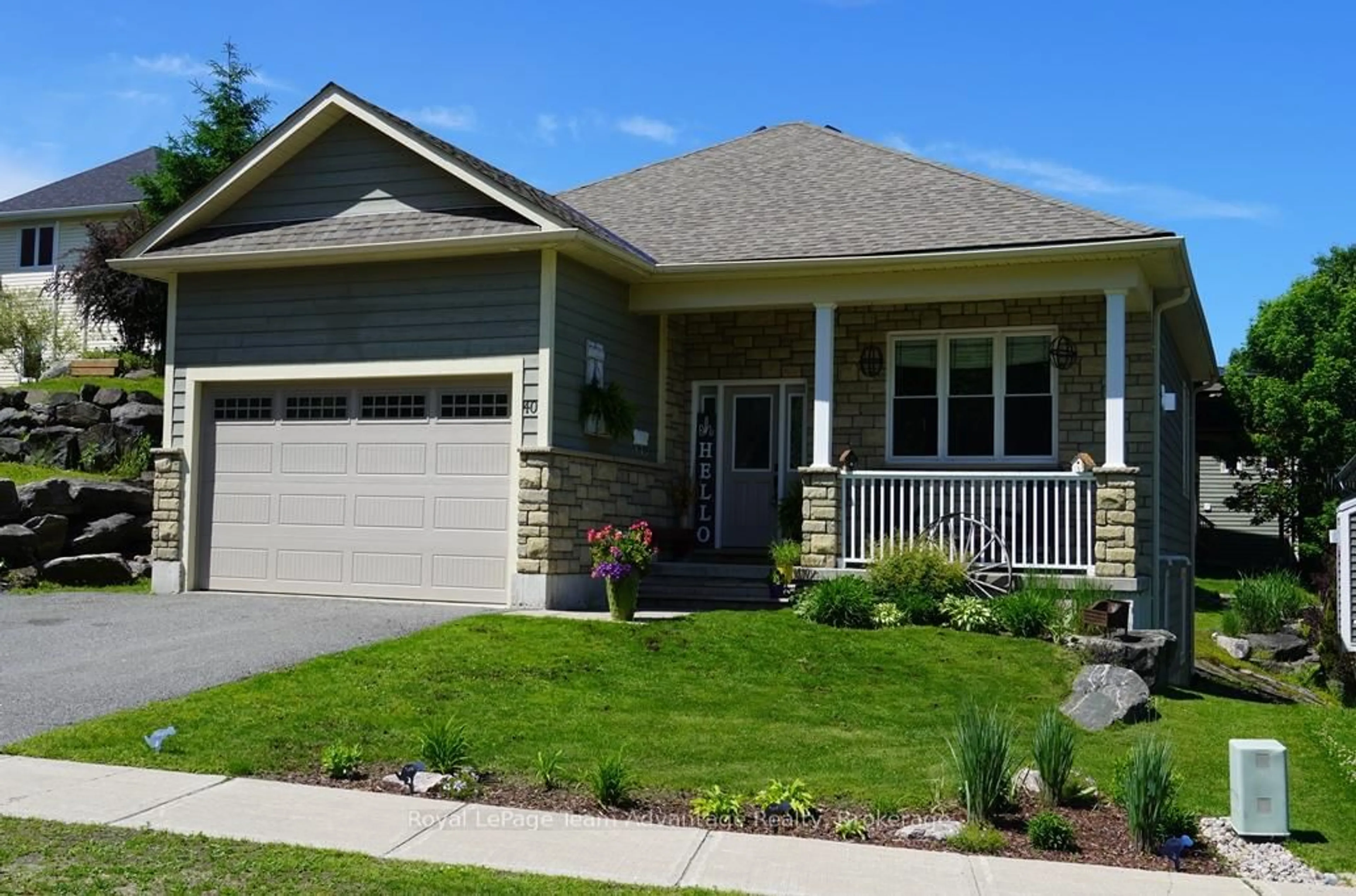 Home with vinyl exterior material, street for 40 Winnifred Ave, Parry Sound Ontario P2A 2E7