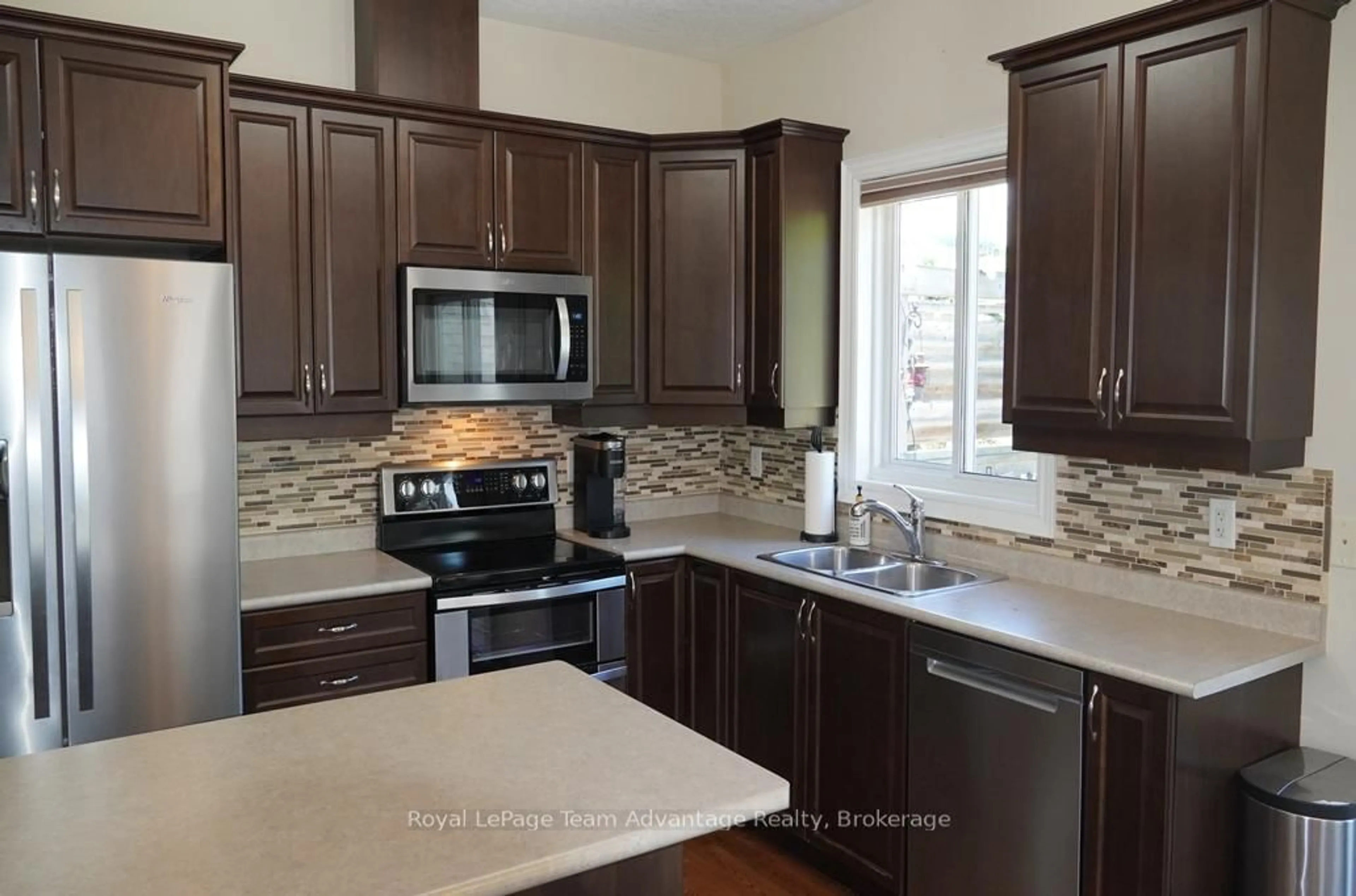 Open concept kitchen, ceramic/tile floor for 40 Winnifred Ave, Parry Sound Ontario P2A 2E7