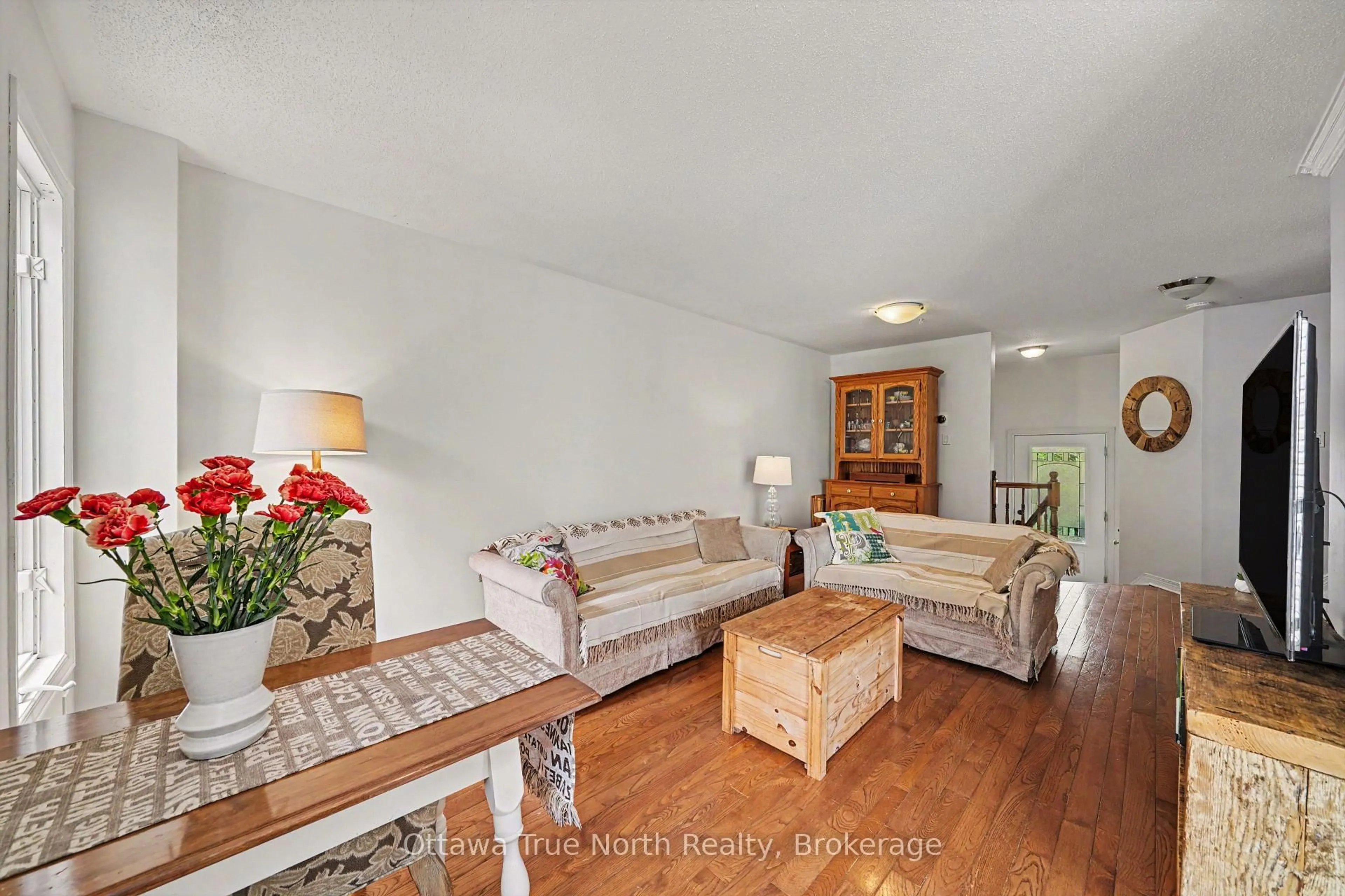 Living room with furniture, unknown for 78 Redpath Dr, Ottawa Ontario K2G 6E3