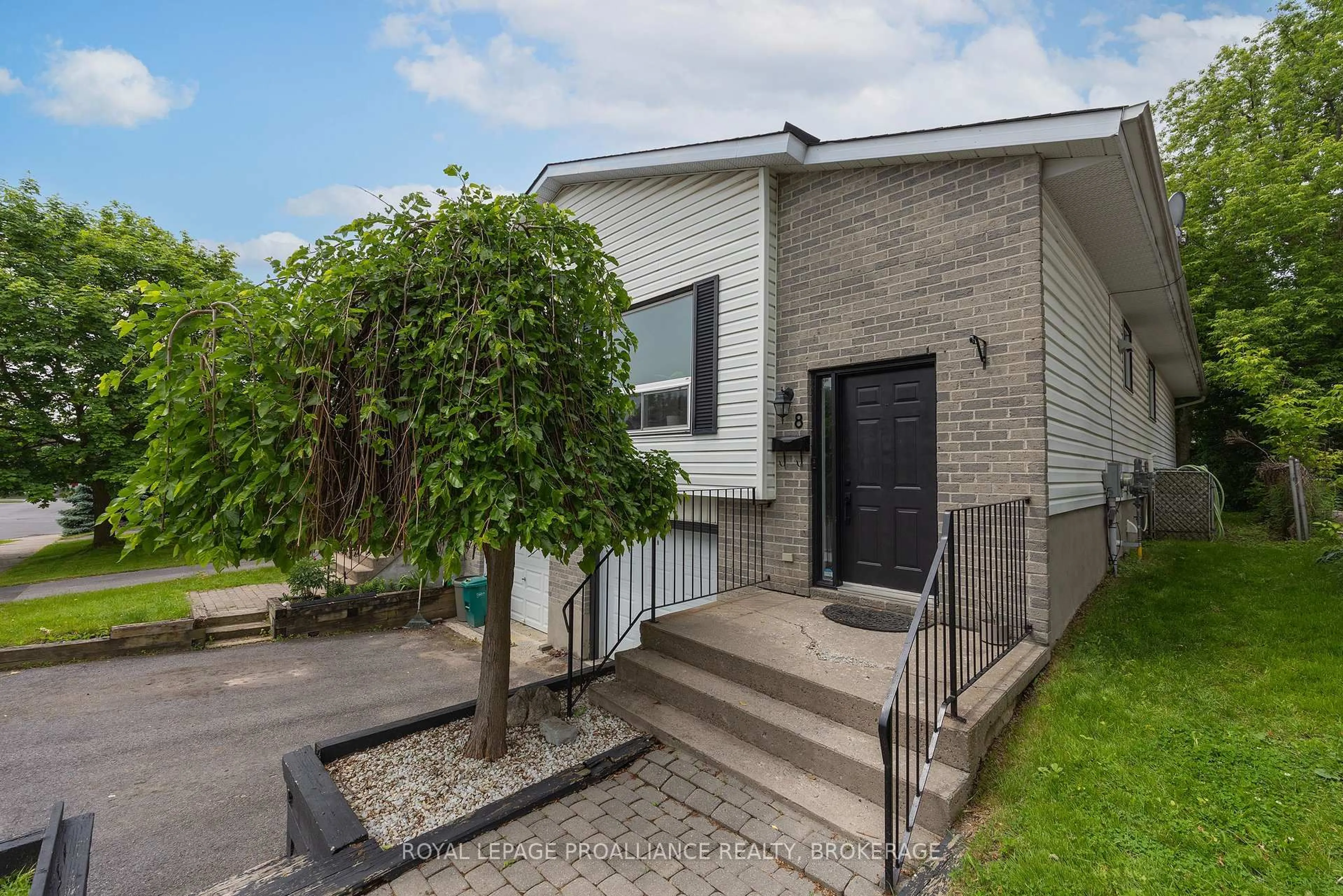 Unknown for 8 Trillium Crt, Kingston Ontario K7K 6W9