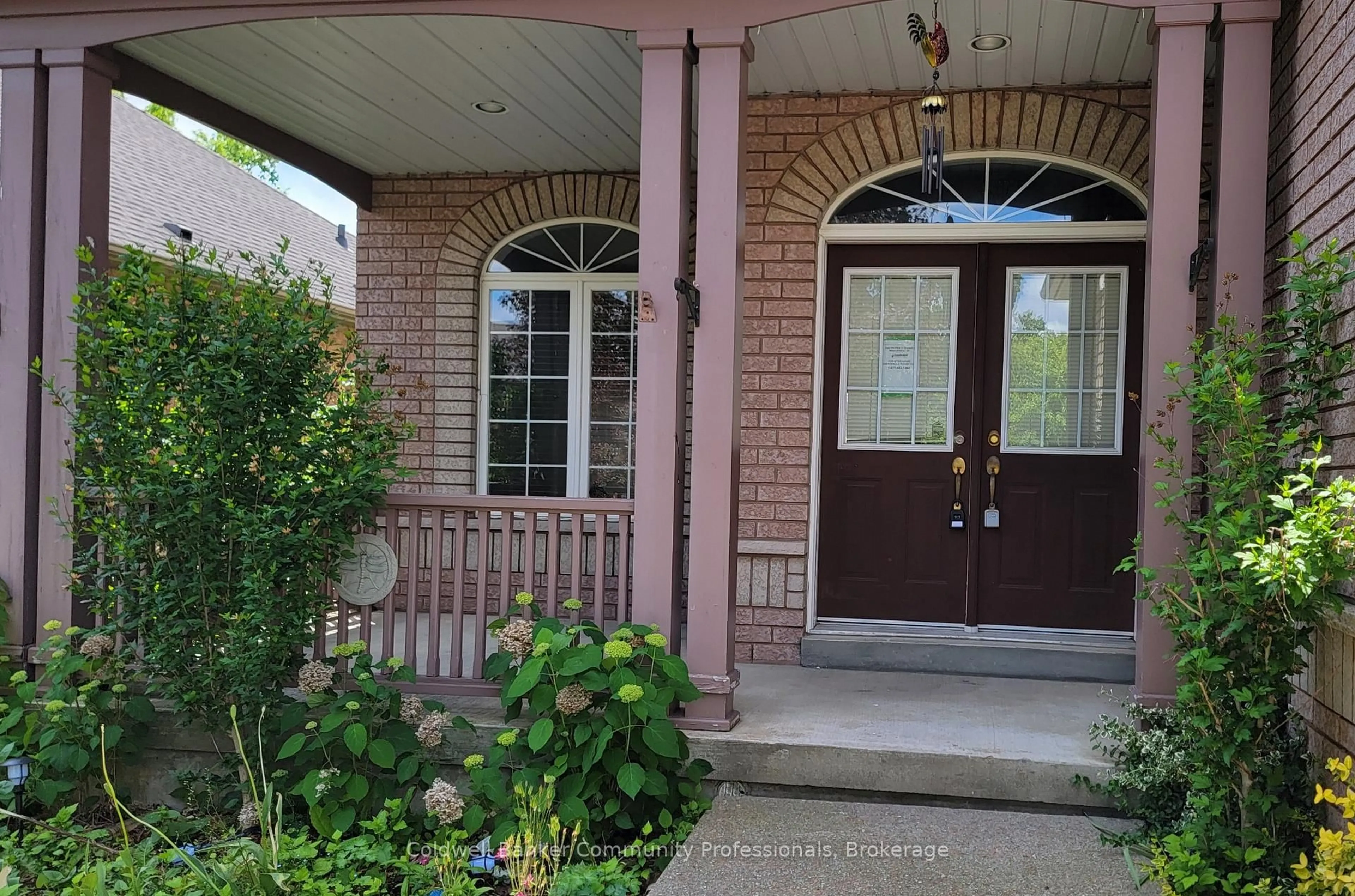 Indoor entryway for 50 Winegarden Tr, Hamilton Ontario L9H 7M2