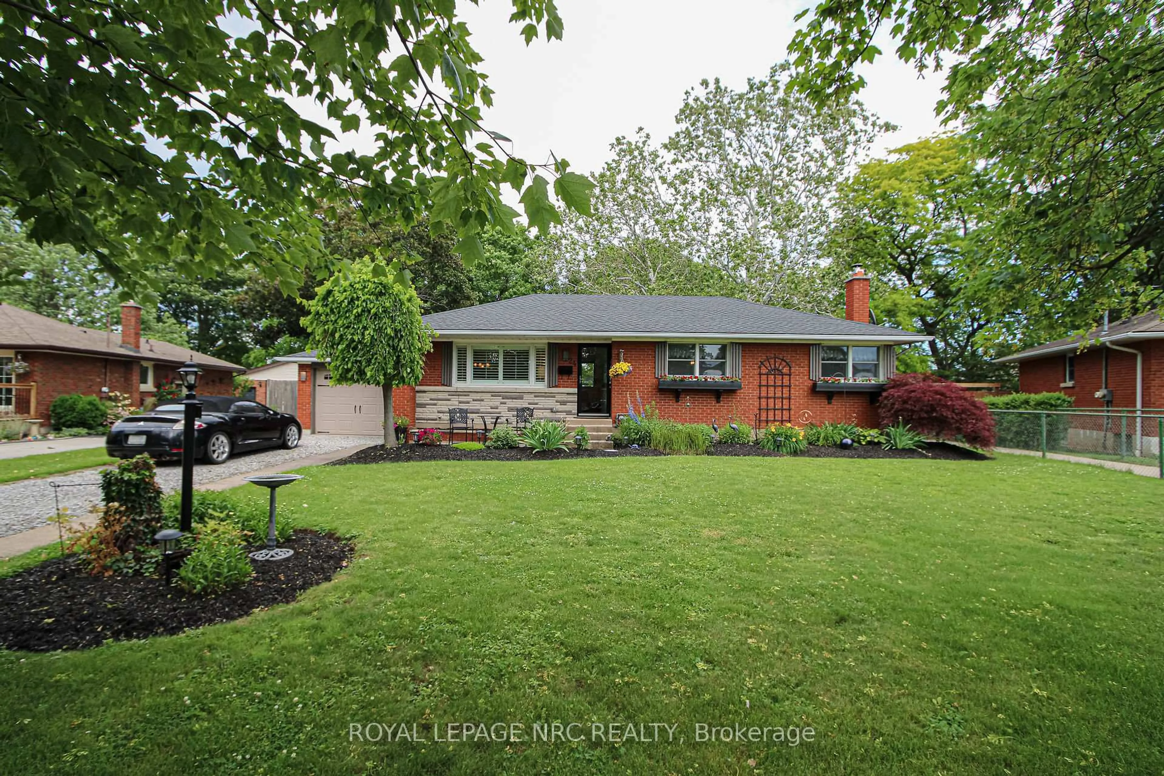 Home with brick exterior material, street for 24 Juliana Cres, St. Catharines Ontario L2N 4B4