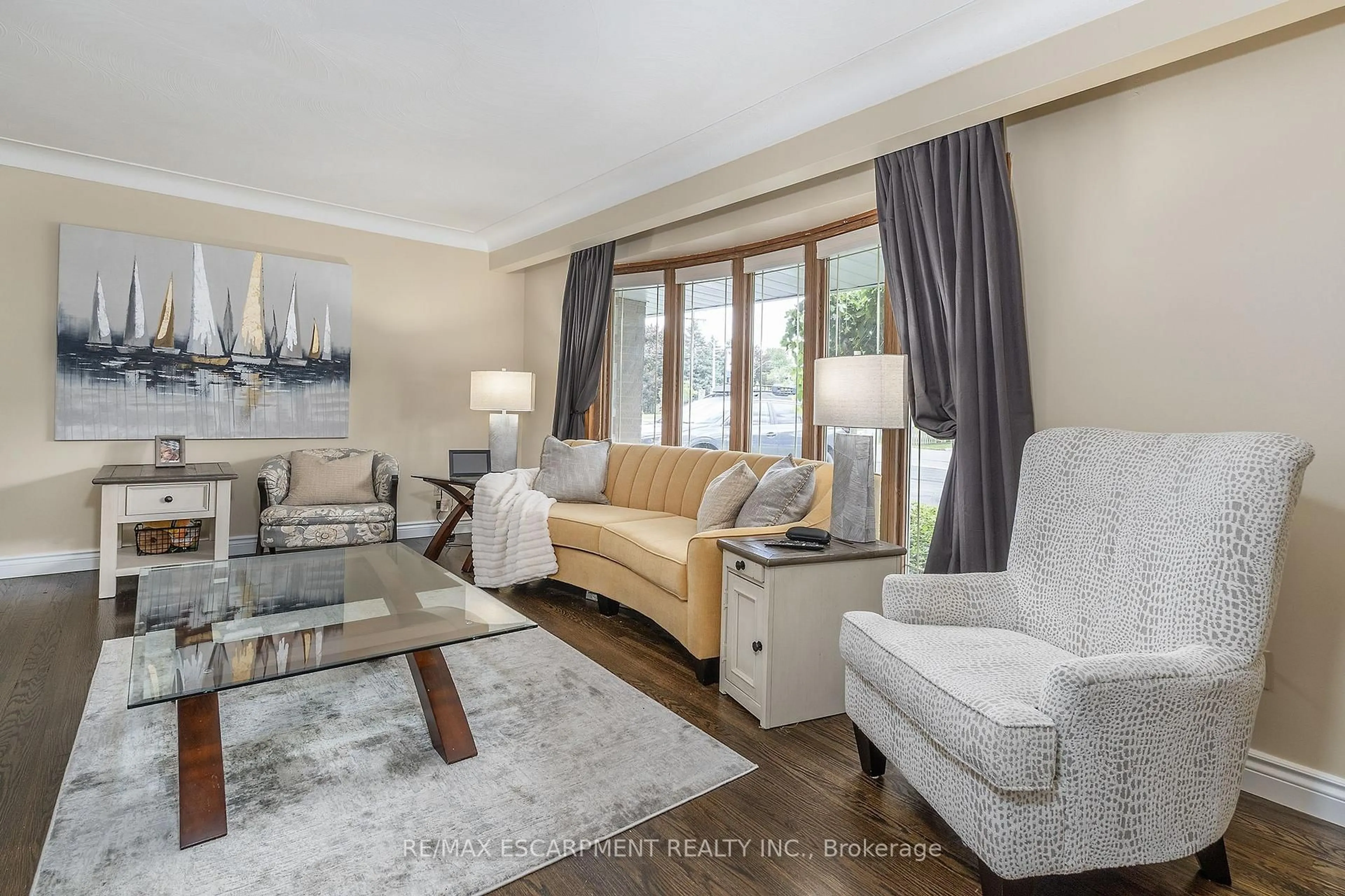 Living room with furniture, unknown for 170 Seminole Rd, Hamilton Ontario L9G 1Y8