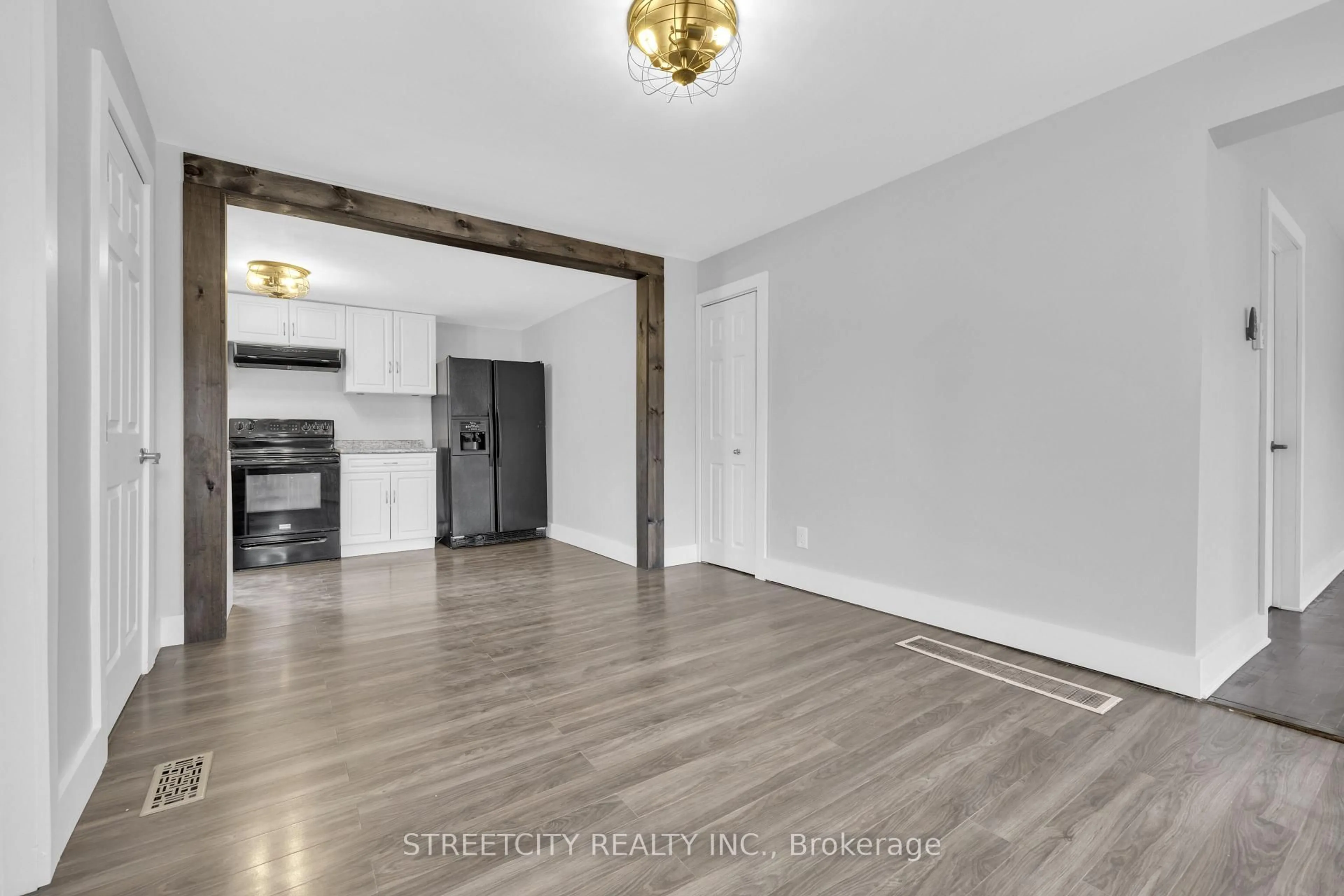 A pic of a room for 190 King St, Southwest Middlesex Ontario N0L 1M0