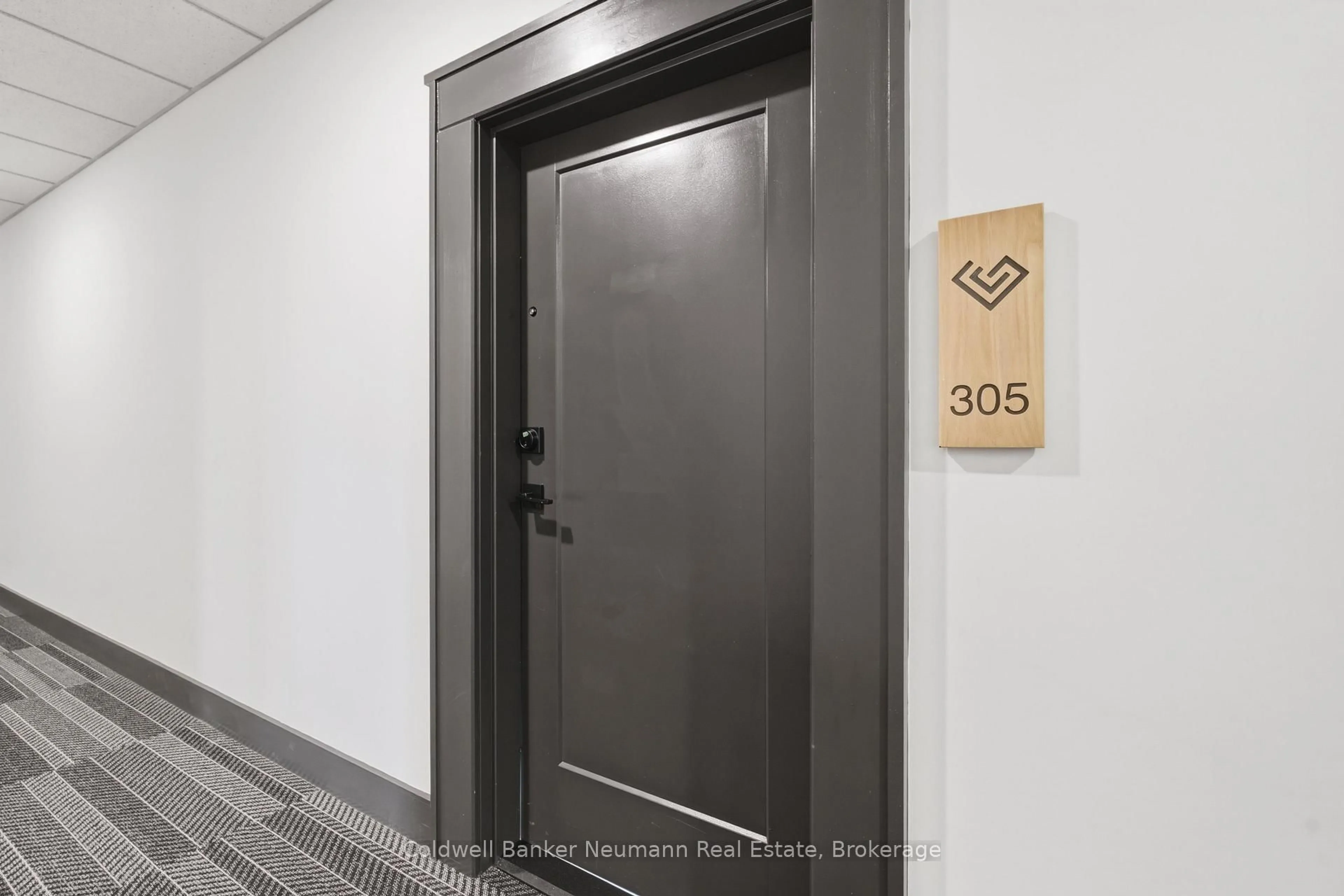 Indoor foyer for 1882 Gordon St #305, Guelph Ontario N1L 0P6
