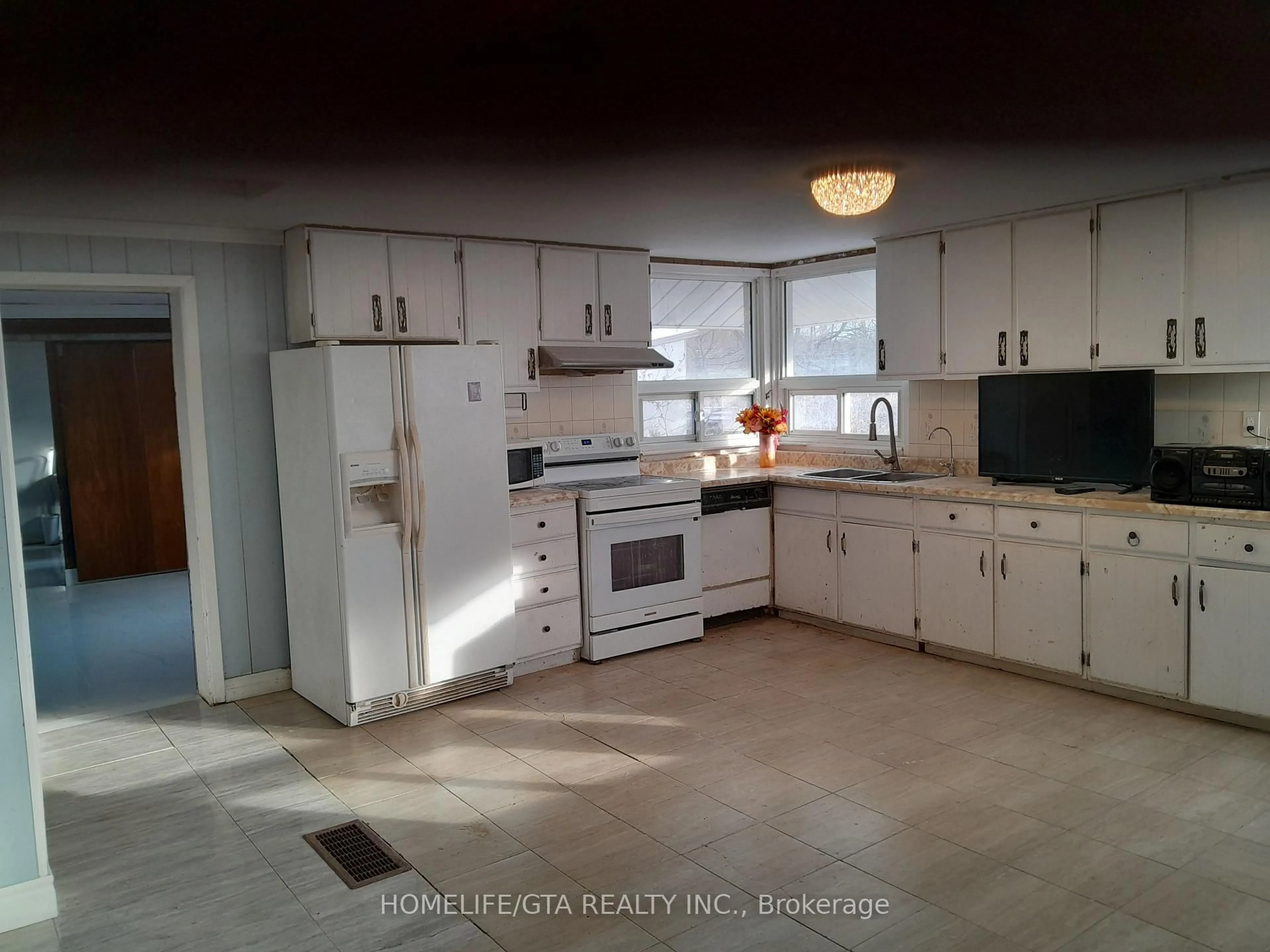 Standard kitchen, ceramic/tile floor for 4662 Netherby Rd, Niagara Falls Ontario L3B 5N7