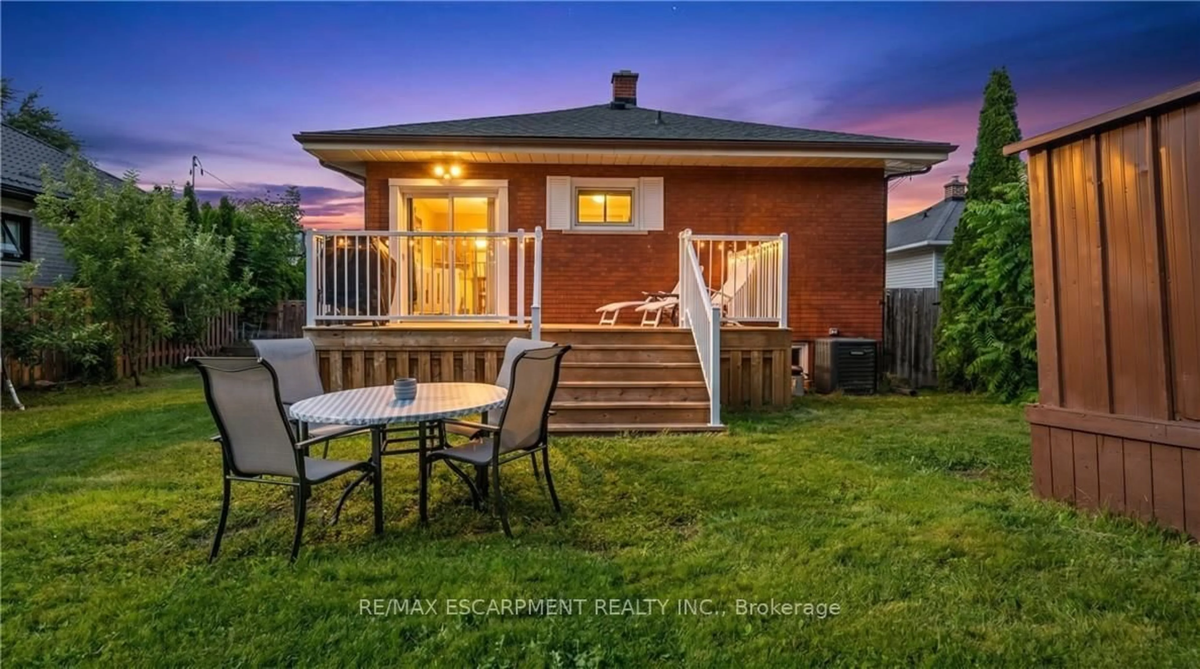 Unknown for 17 Alba St, Hamilton Ontario L8G 1N9
