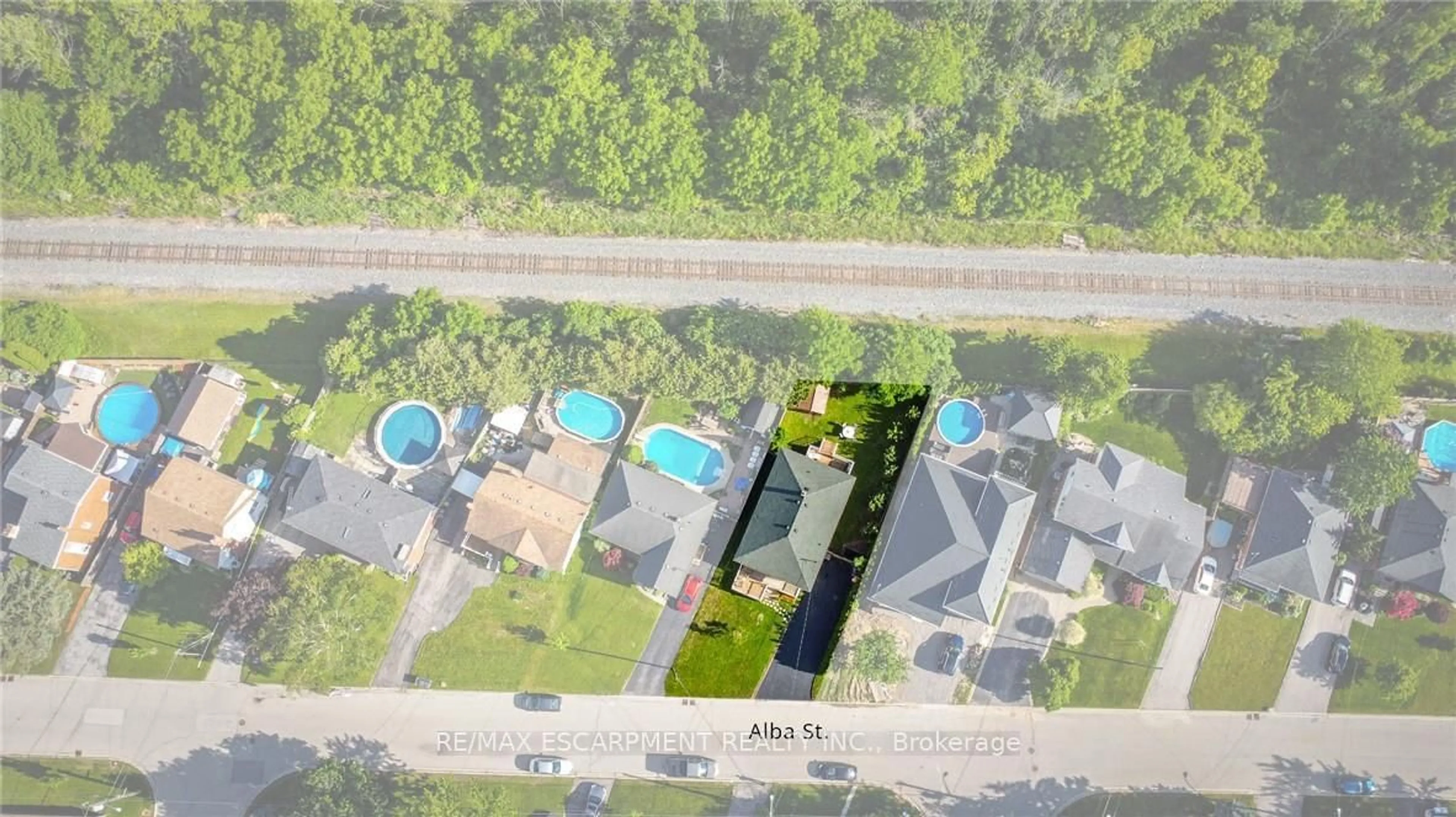 A pic from outside/outdoor area/front of a property/back of a property/a pic from drone, unknown for 17 Alba St, Hamilton Ontario L8G 1N9