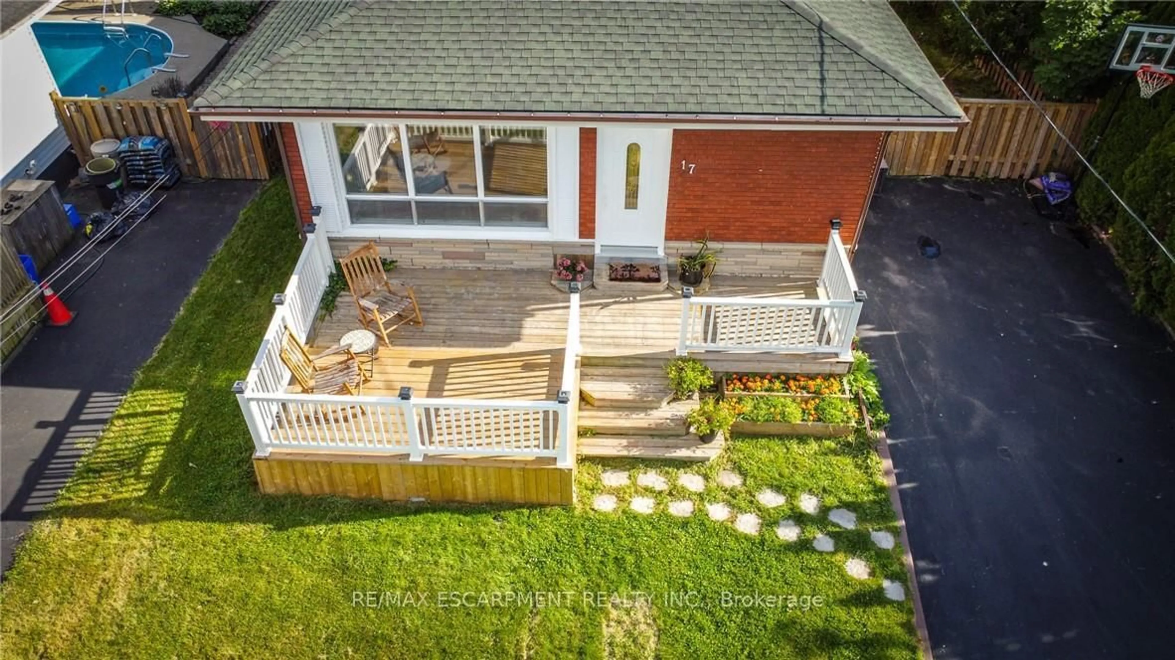 A pic from outside/outdoor area/front of a property/back of a property/a pic from drone, street for 17 Alba St, Hamilton Ontario L8G 1N9