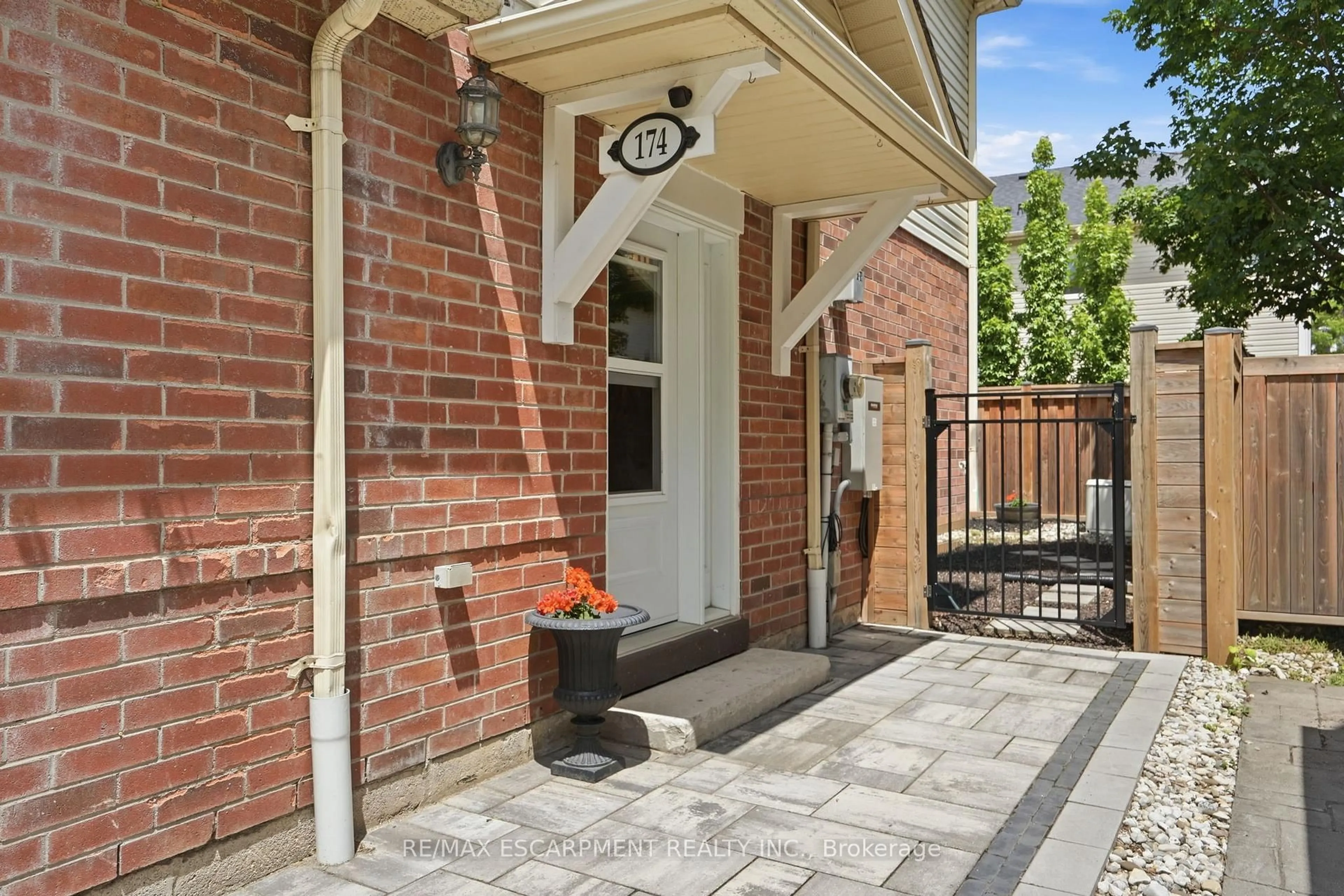 Unknown for 174 Fellowes Cres, Hamilton Ontario L8B 0M9
