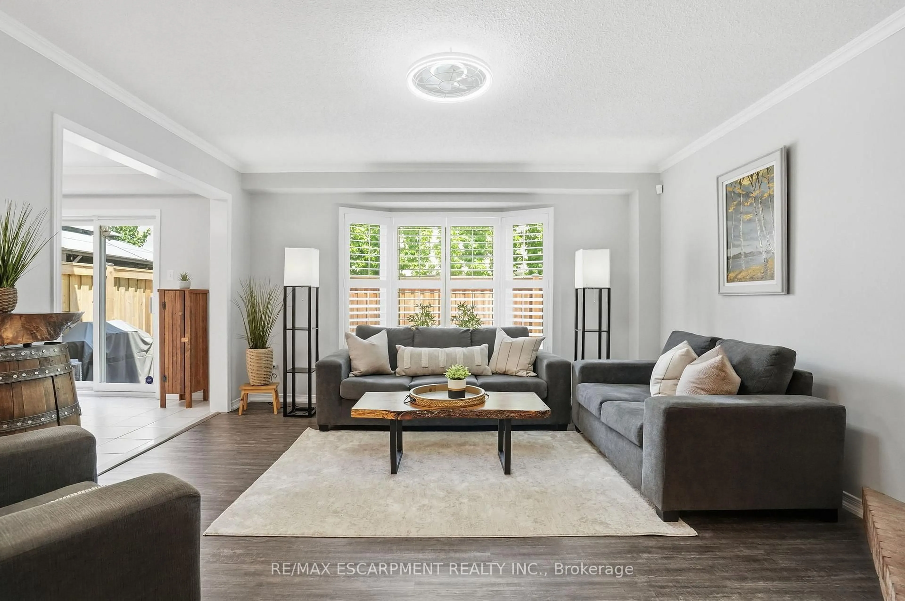 Living room with furniture, unknown for 174 Fellowes Cres, Hamilton Ontario L8B 0M9