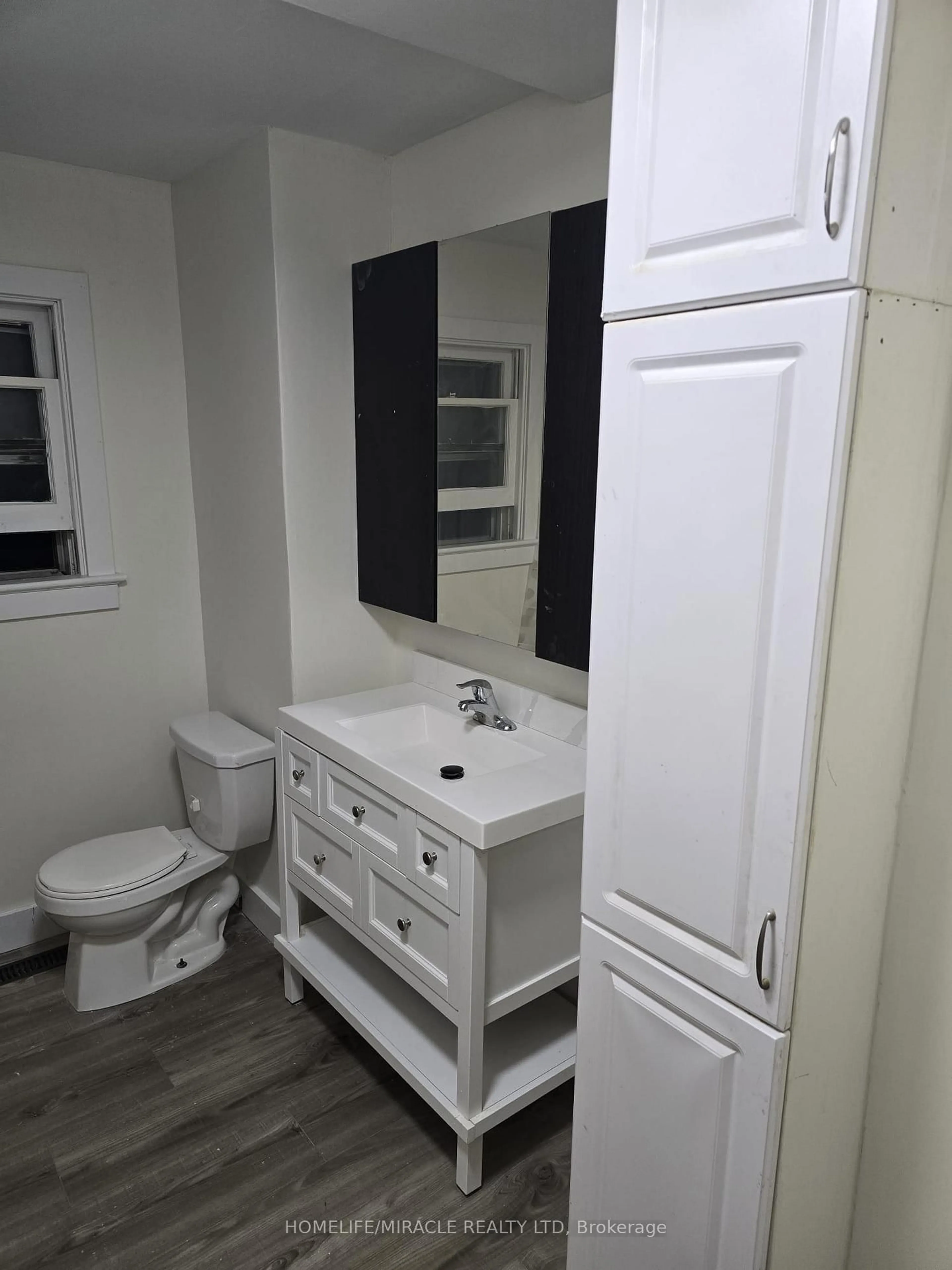 Standard bathroom, unknown for 17 Goderich St, Fort Erie Ontario L2A 3M3