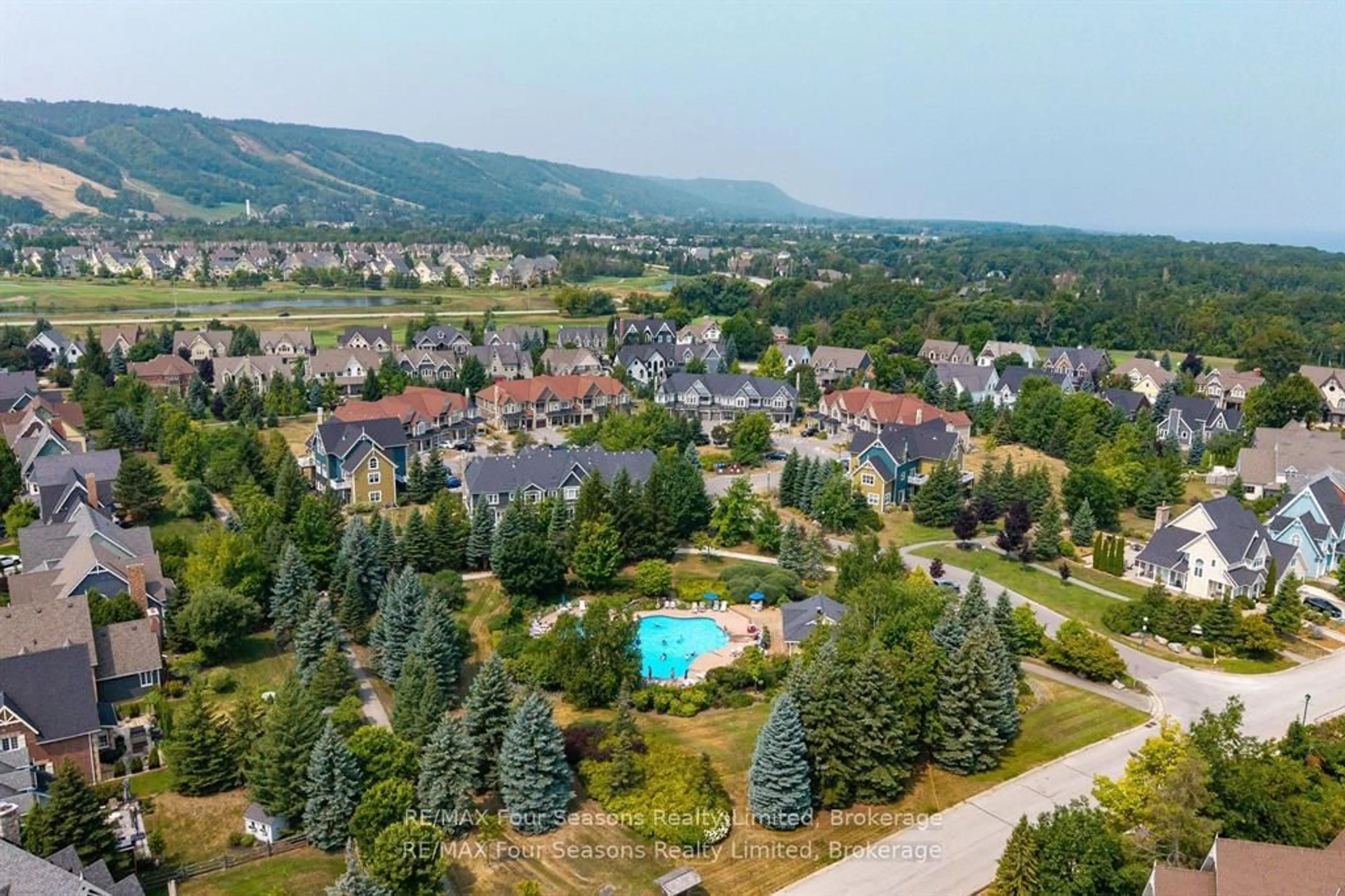 A pic from outside/outdoor area/front of a property/back of a property/a pic from drone, mountain view for 184 Snowbridge Way #114, Blue Mountains Ontario L9Y 0V1