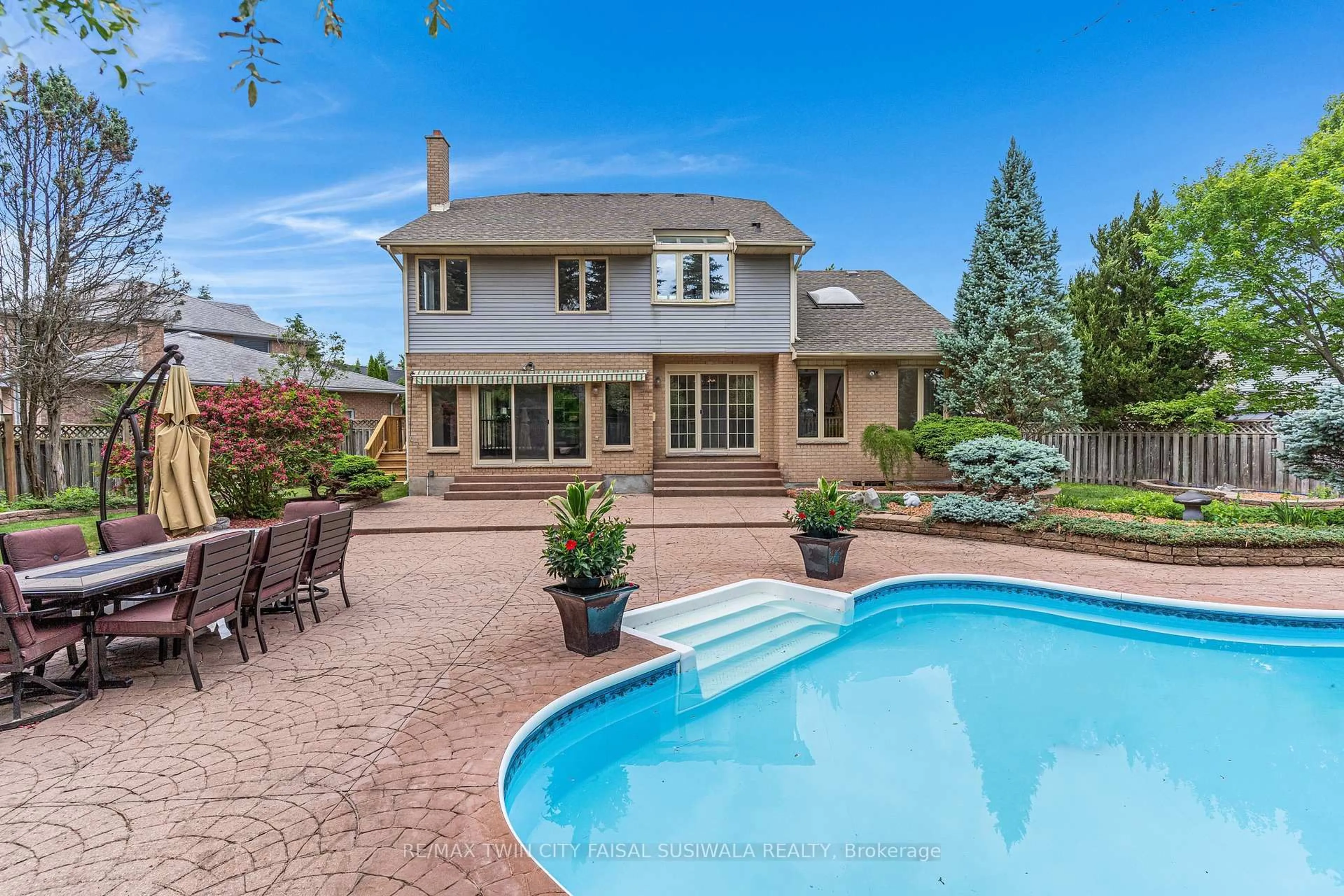 Unknown for 8 Charlton Pl, Cambridge Ontario N3C 3Y5