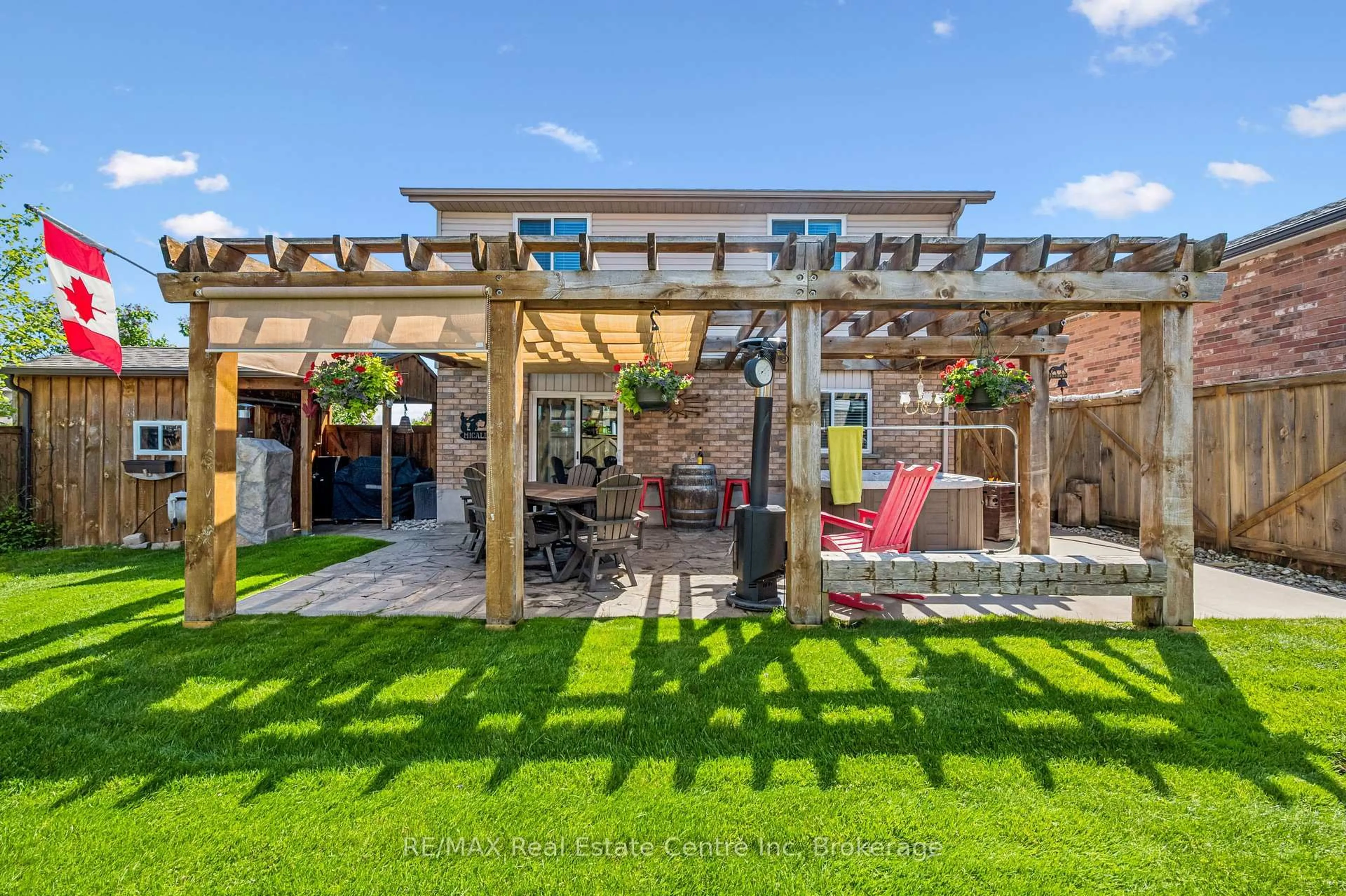 Patio, street for 76 Abbeywood Cres, Guelph Ontario N1K 1V3